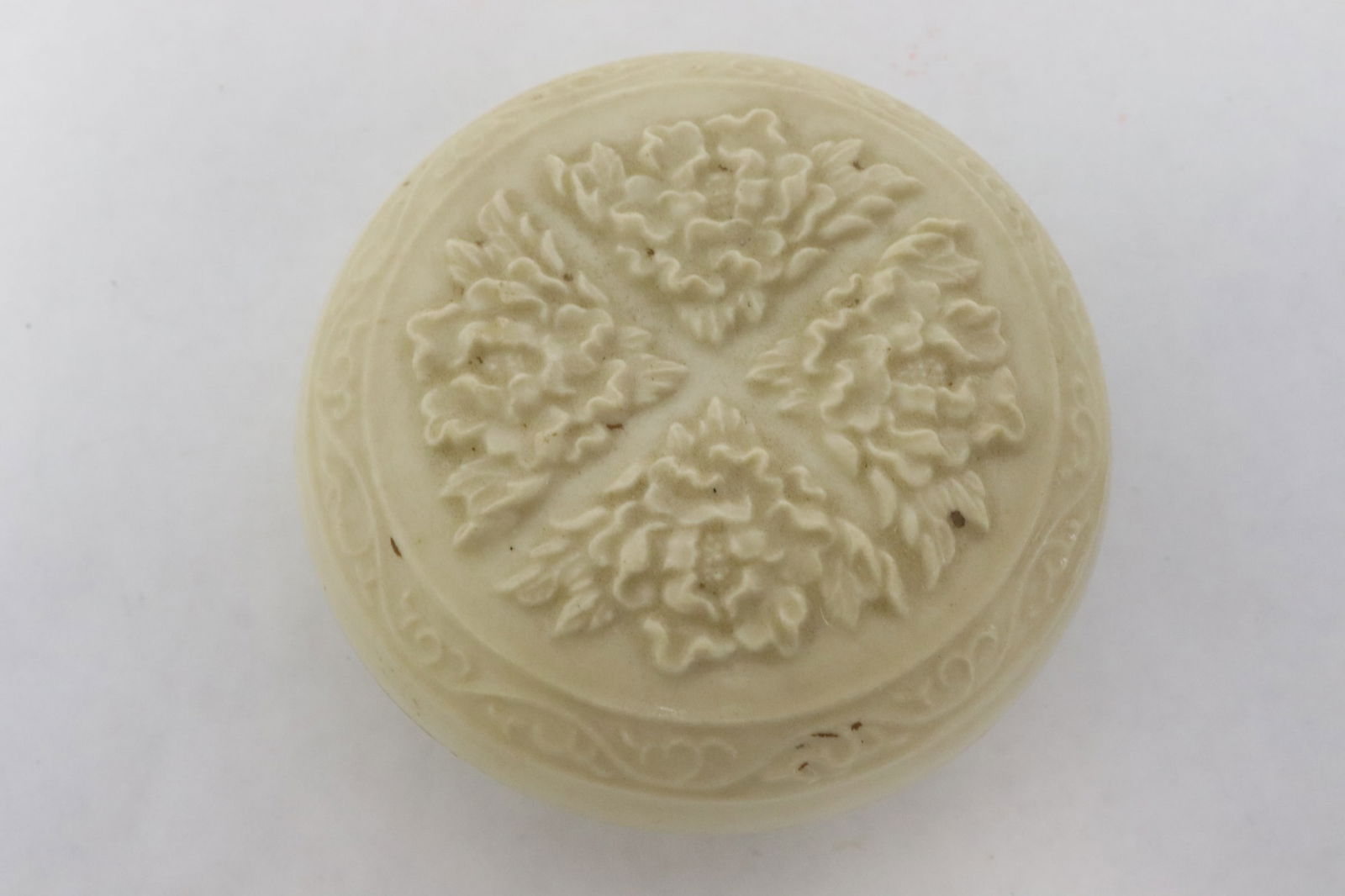 Chinese white porcelain covered box (1 of 6)