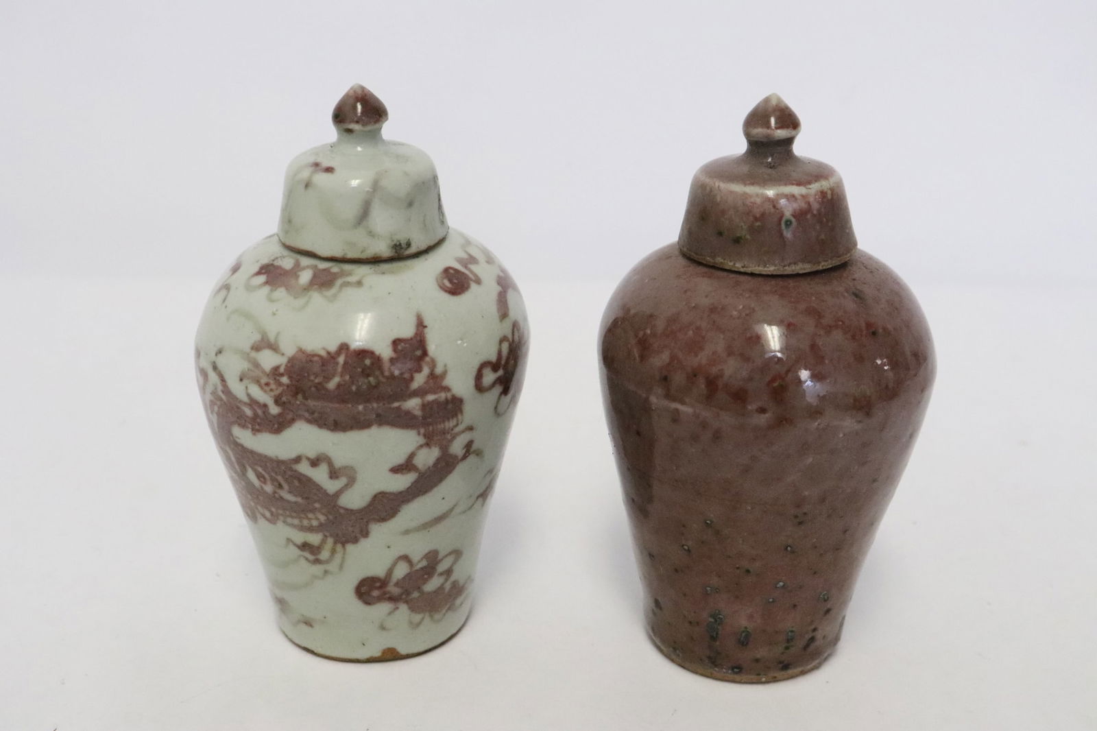 2 Chinese small porcelain covered jars (1 of 9)