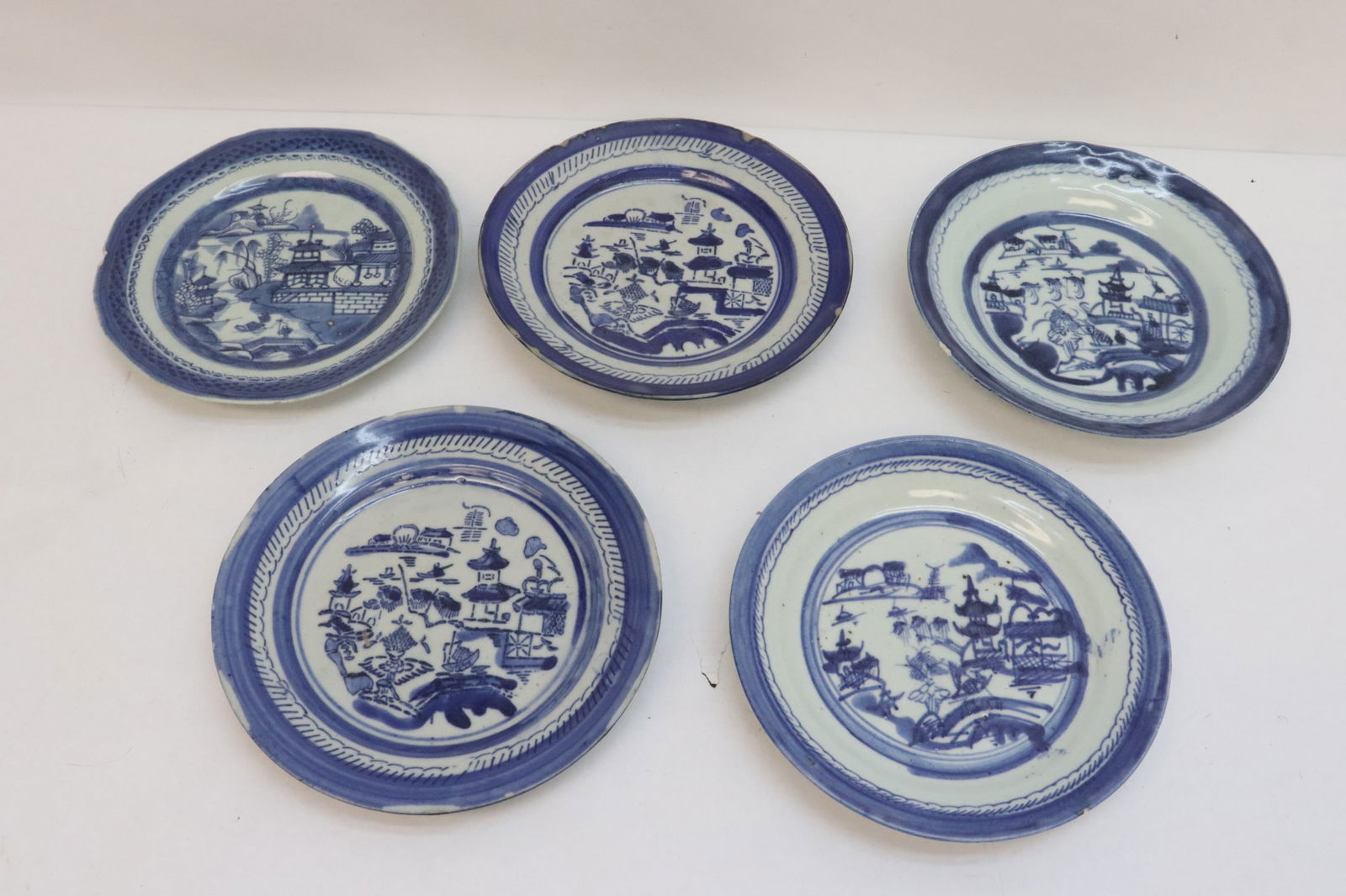 5 Chinese antique export b&w porcelain plates (1 of 11)