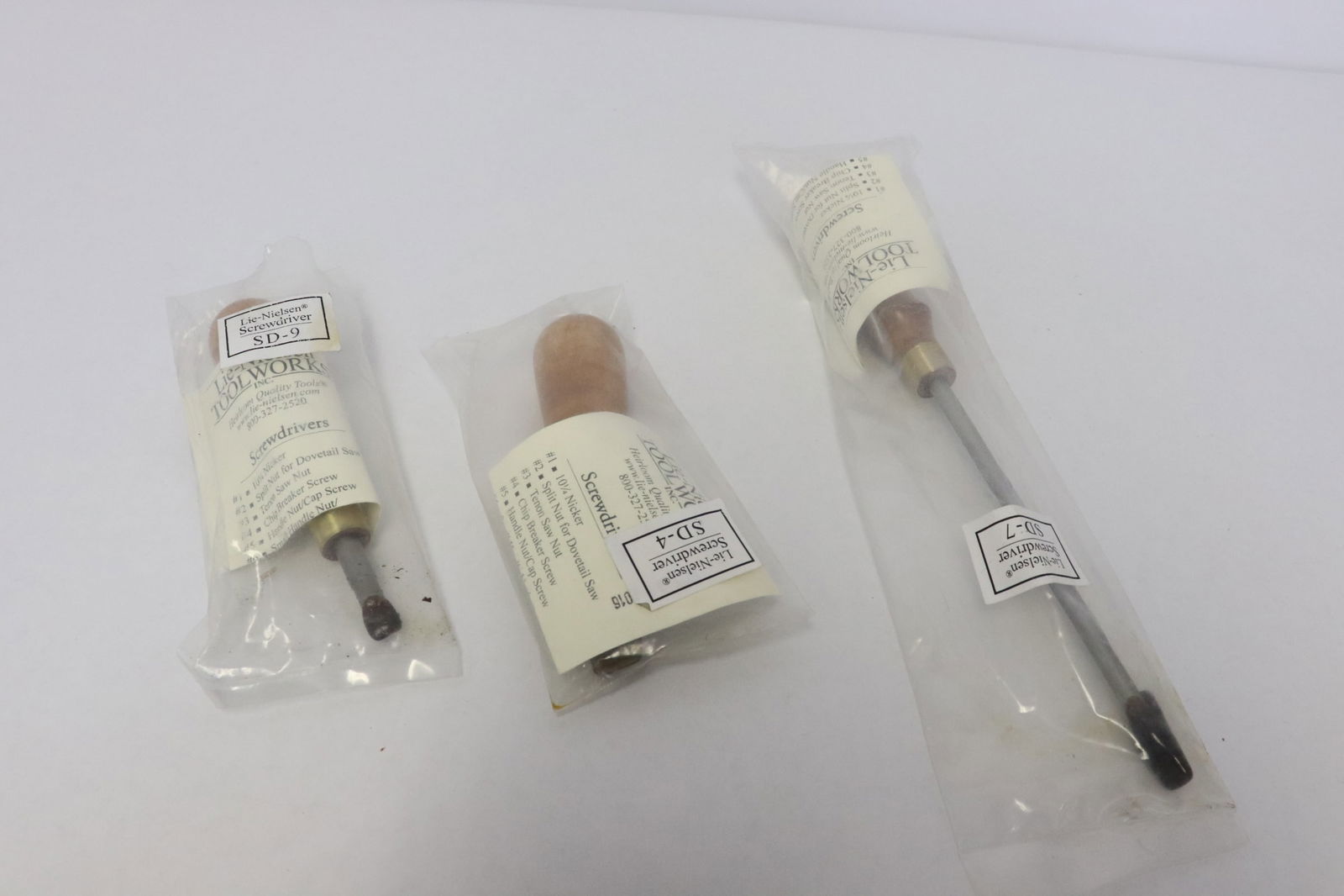3 Lie-Nielsen Toolworks screwdrivers in storage bag (1 of 10)