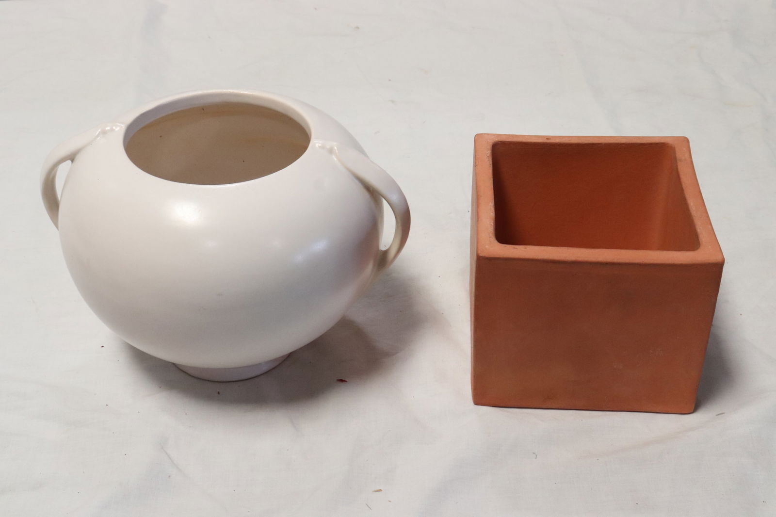 2 pieces vintage pottery (1 of 9)