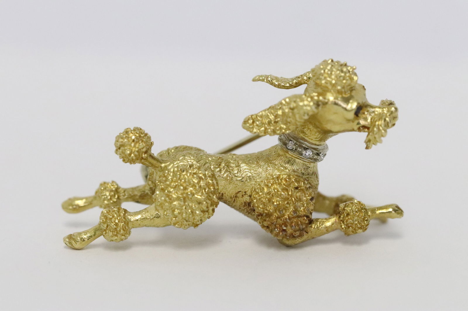 18K brooch in the form of poodle w/ diamond collar (1 of 8)