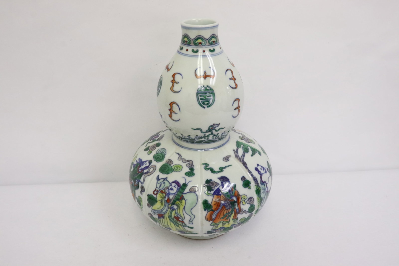 Chinese gourd shape famille rose porcelain vase (1 of 10)