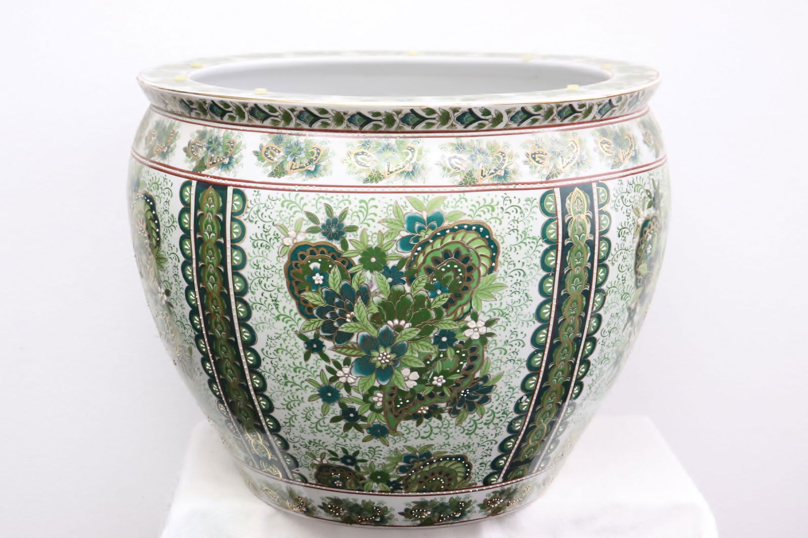 Large Chinese famille rose porcelain planter (1 of 10)