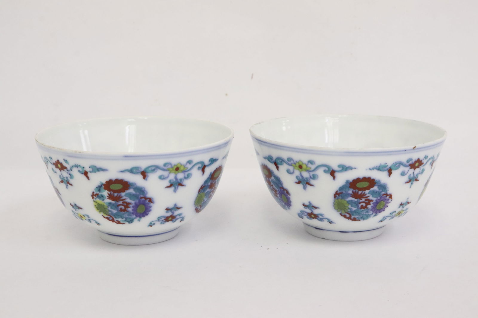 2 wucai porcelain tea bowls (1 of 9)