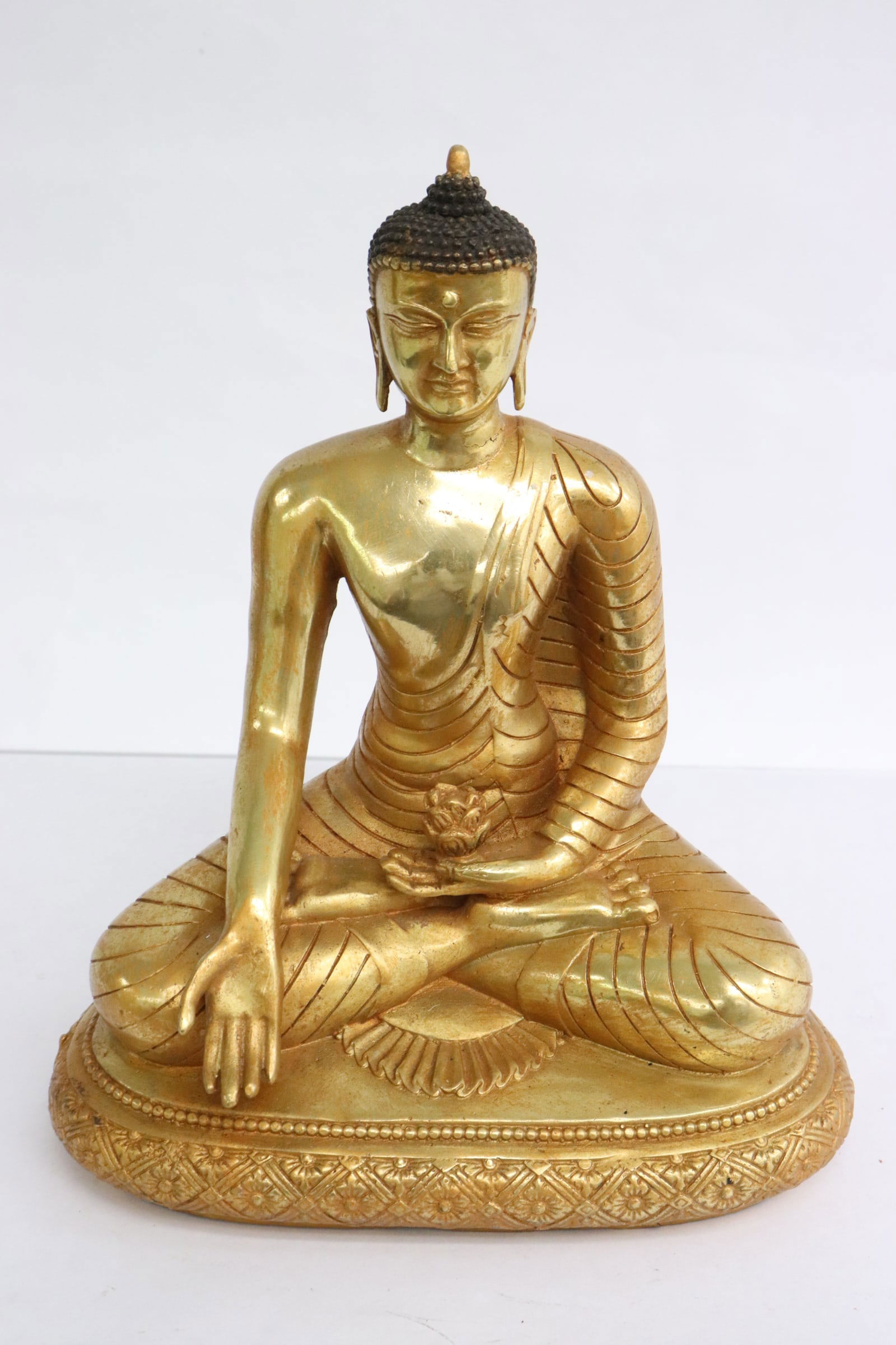 Fine Chinese gilt bronze sculpture of deity (1 of 9)