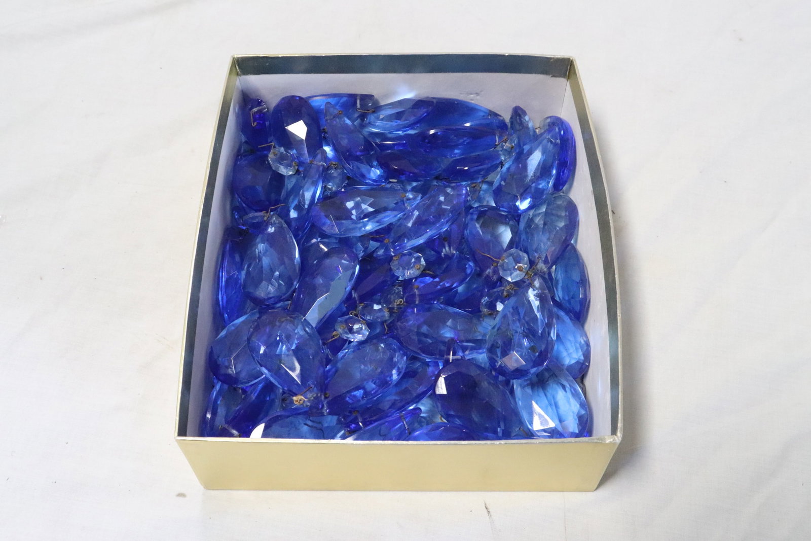 Lot of beautiful blue crystal drops for chandelier or lamps: Lot of beautiful blue crystal drops (2.4"x1.65"x0.6") for chandelier or lamps