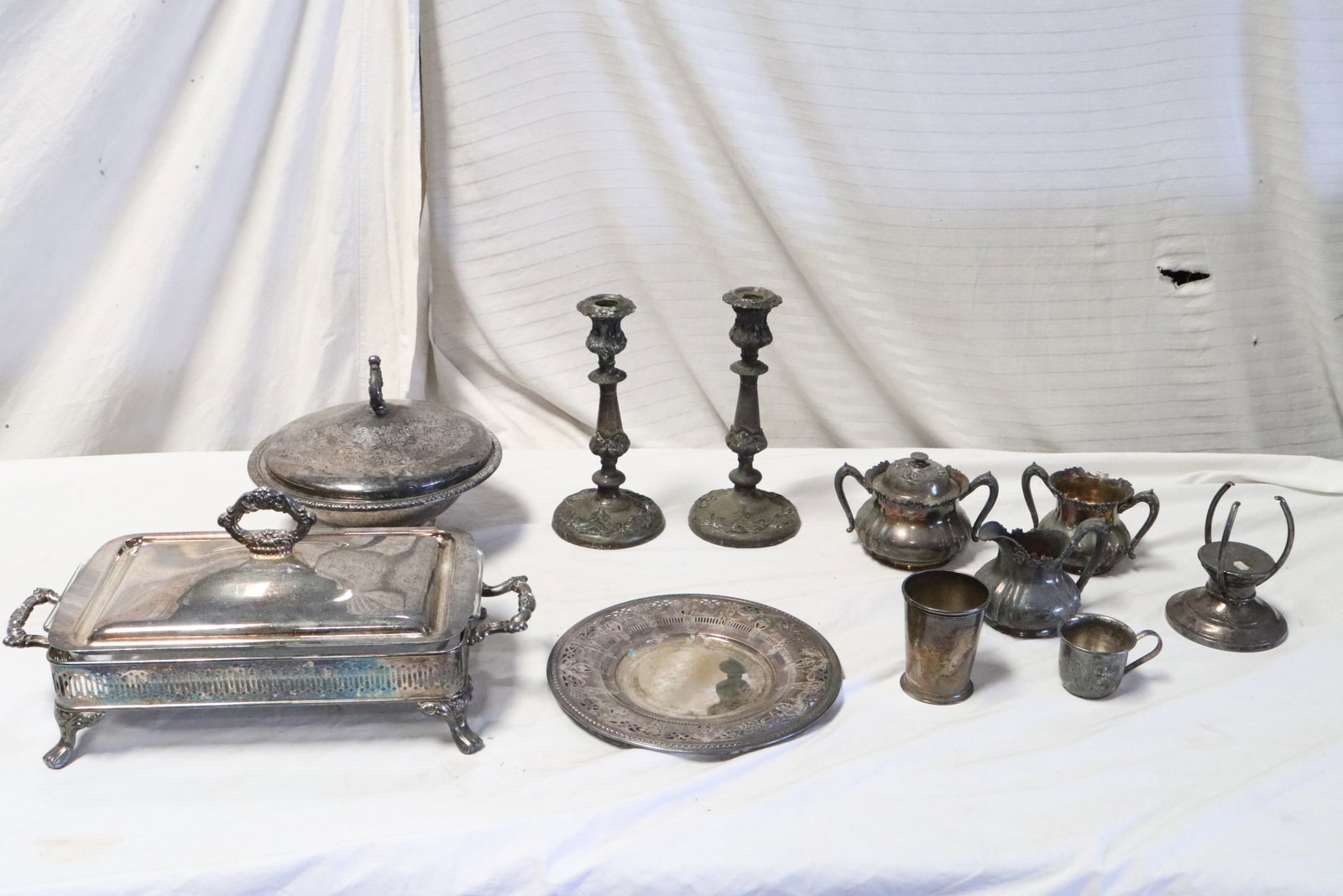 Lot of vintage silverplate pieces (1 of 8)