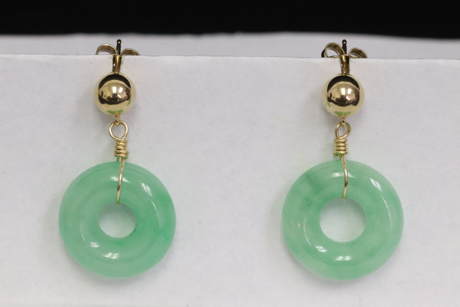 Pair 14K Y/G jadeite earrings: Pair 14K Y/G jadeite earrings, each set with a jadeite round disc measures approx. 6.8mm diameter