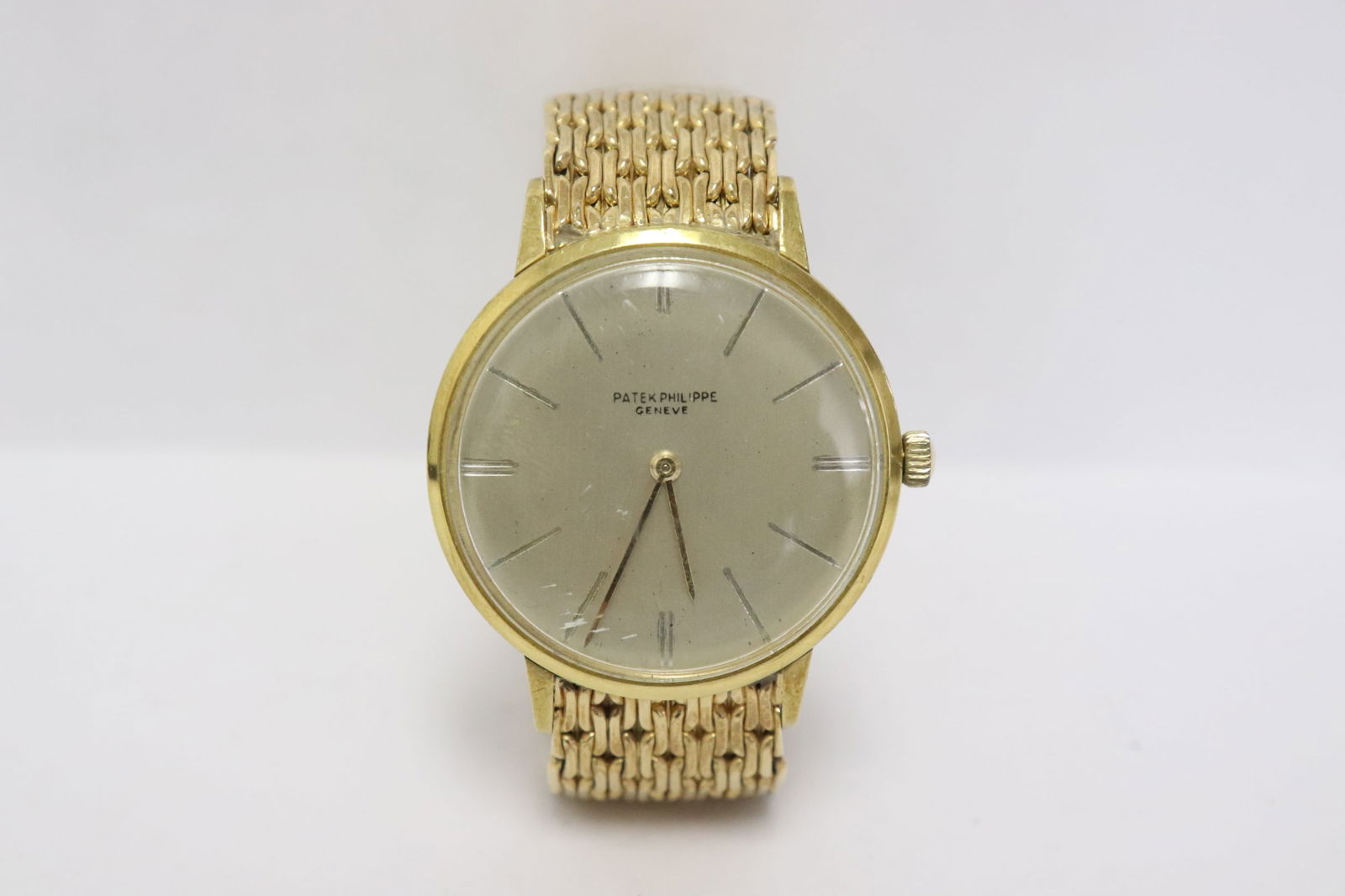 An 18K Patek Philippe Calatrava man's wrist watch: An 18K Patek Philippe Calatrava man's wrist watch, ref. #3468, attached to a solid 14K Y/G band, wt. 69.5gm, it works at time of preview, we do not guarantee it will keep accurate time