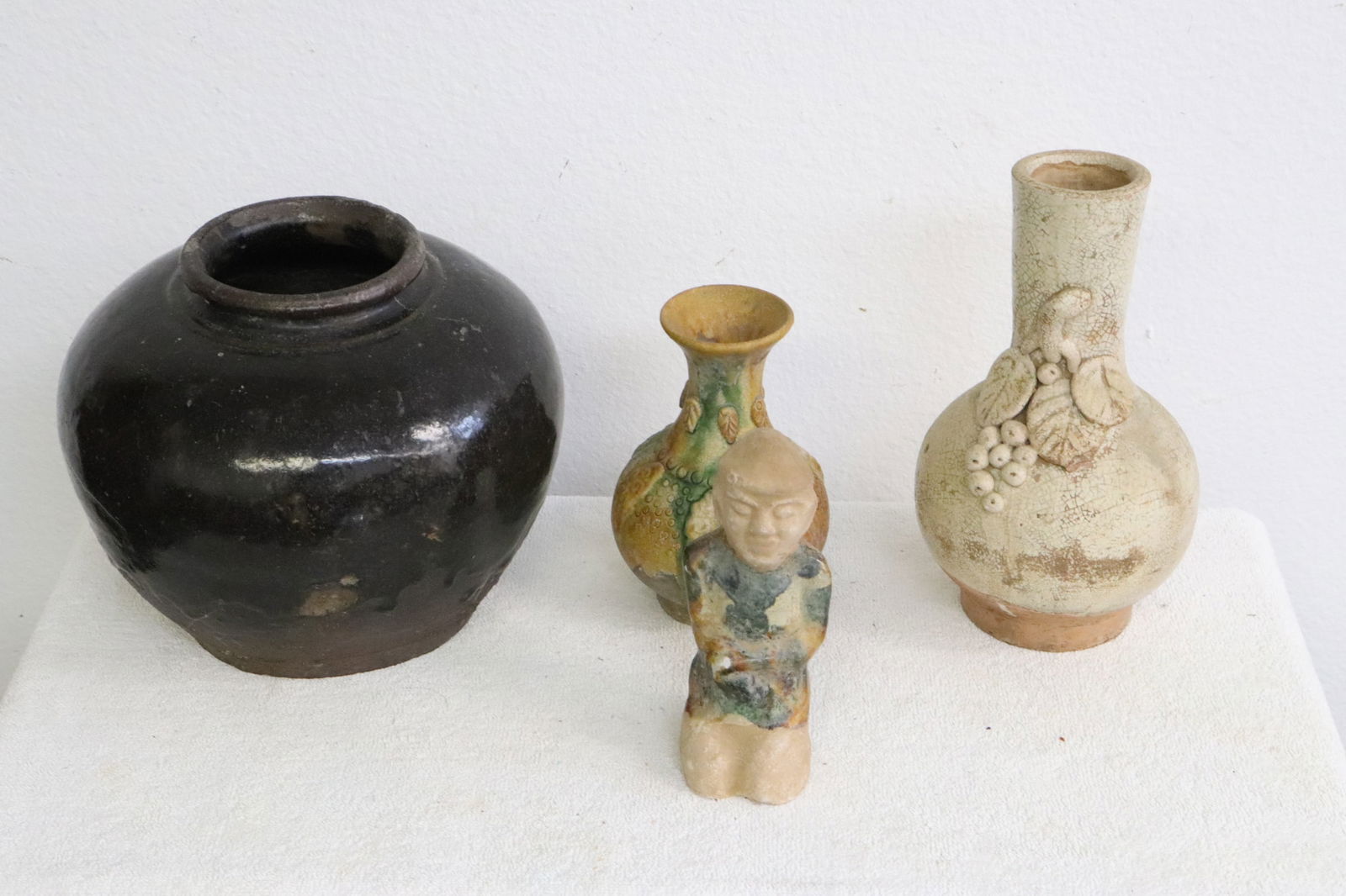 4 vintage Chinese earthenware pieces: 4 vintage Chinese earthenware pieces, 6.15"x4"dia - 8.8"x5"dia