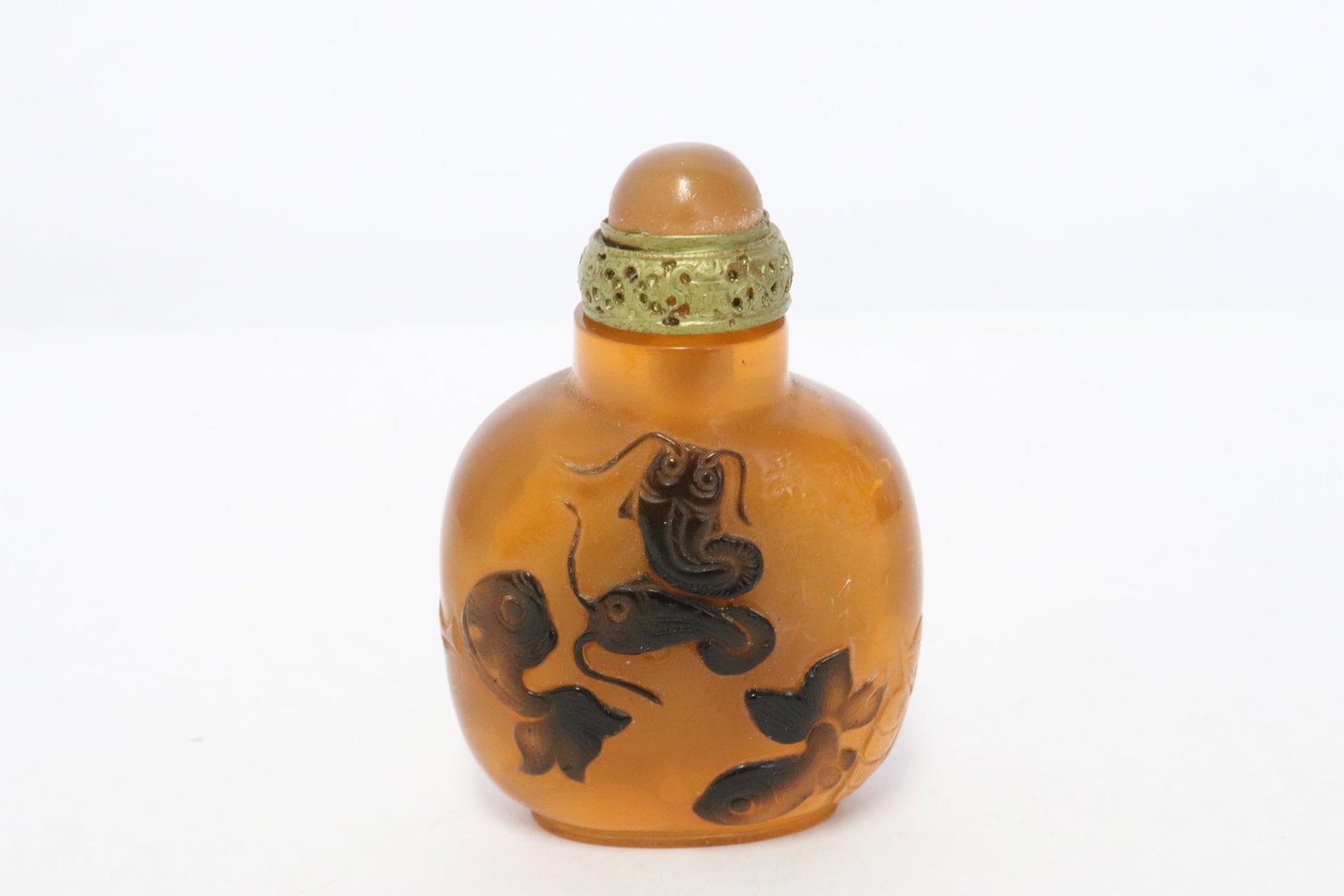 Fine overlay Peking glass snuff bottle: Fine overlay Peking glass snuff bottle, 3"x2.05"x1.4"