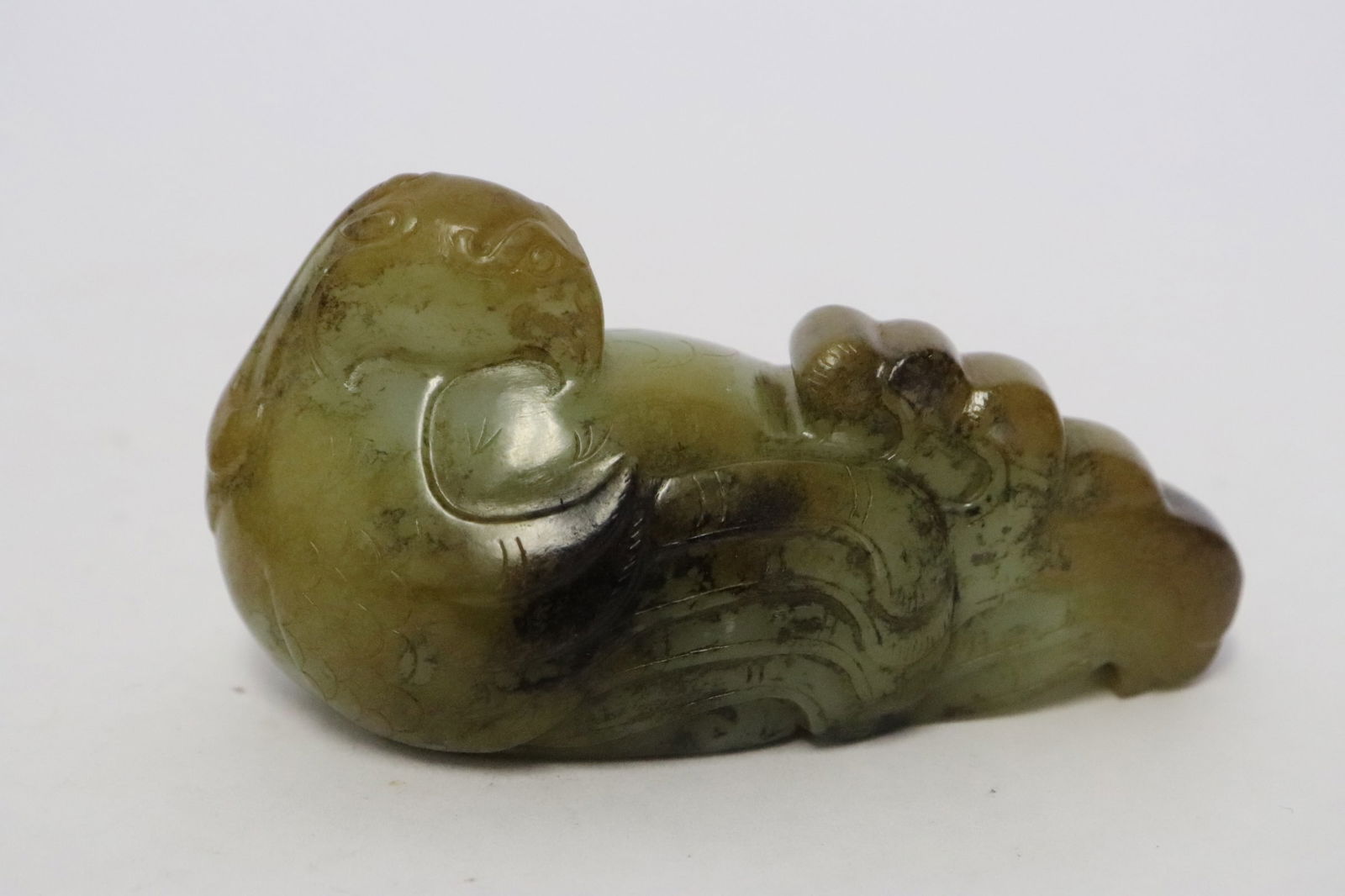 A Chinese 18th/19th c. celadon jade carving: An important Chinese 18th/19th century celadon jade carved bird, a beautiful example, 1.5"x2.85"x1.25"
