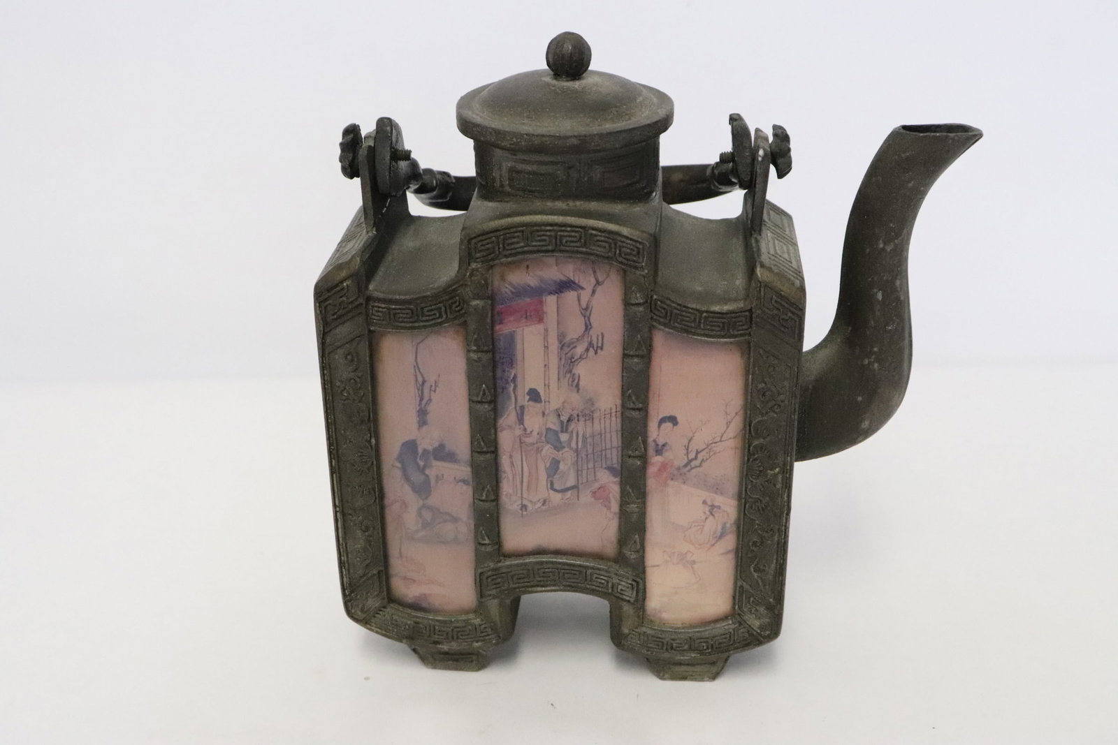 A pewter teapot: A pewter teapot, 6.45"x5.95"x2.2"