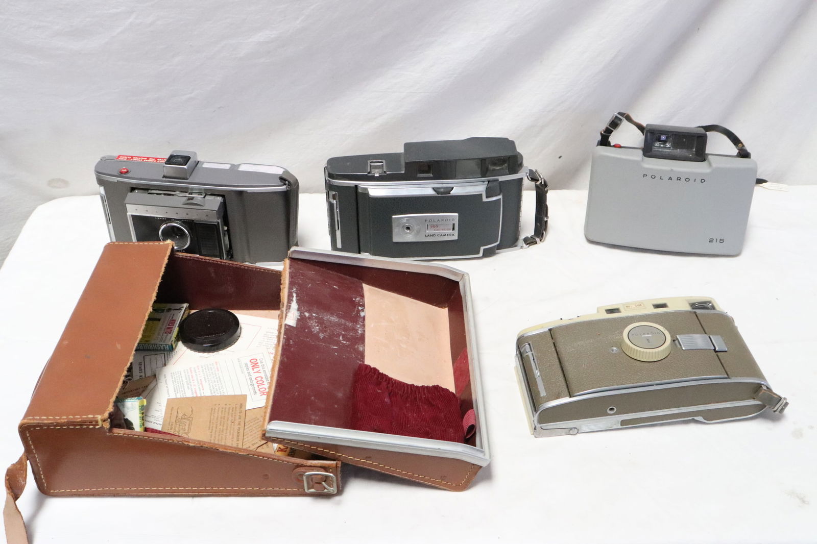 4 vintage Polaroid camera (1 of 10)