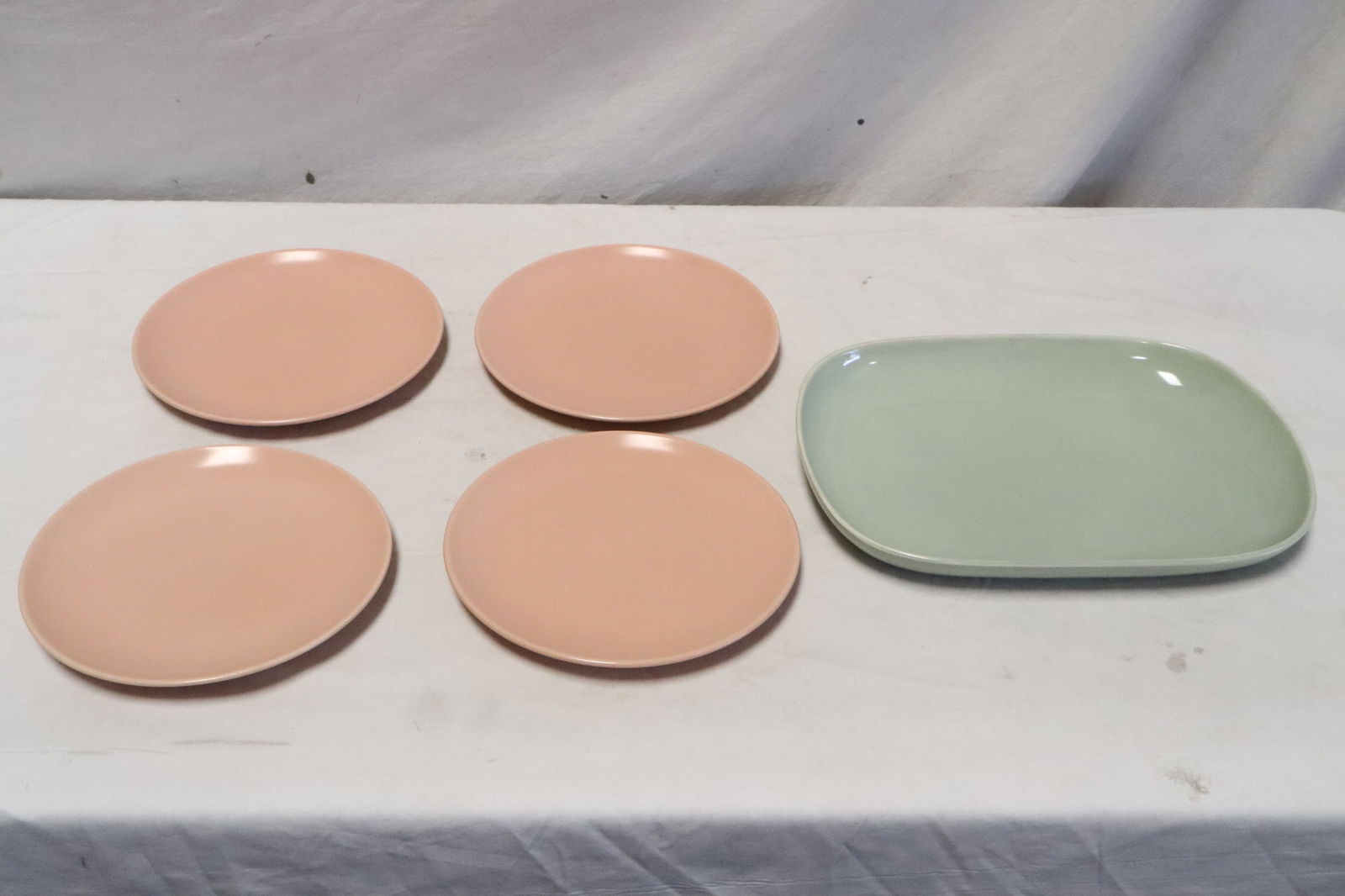 4 Catalina and a Bauer pottery plates: 4 Catalina and a Bauer pottery plates, 0.8"x8.2"dia - 1.3"x12.45"x9.2"