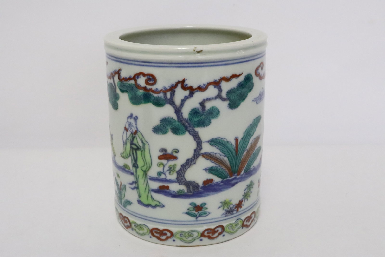 A wucai porcelain brush holder: A wucai porcelain brush holder, 4.9"x4"dia