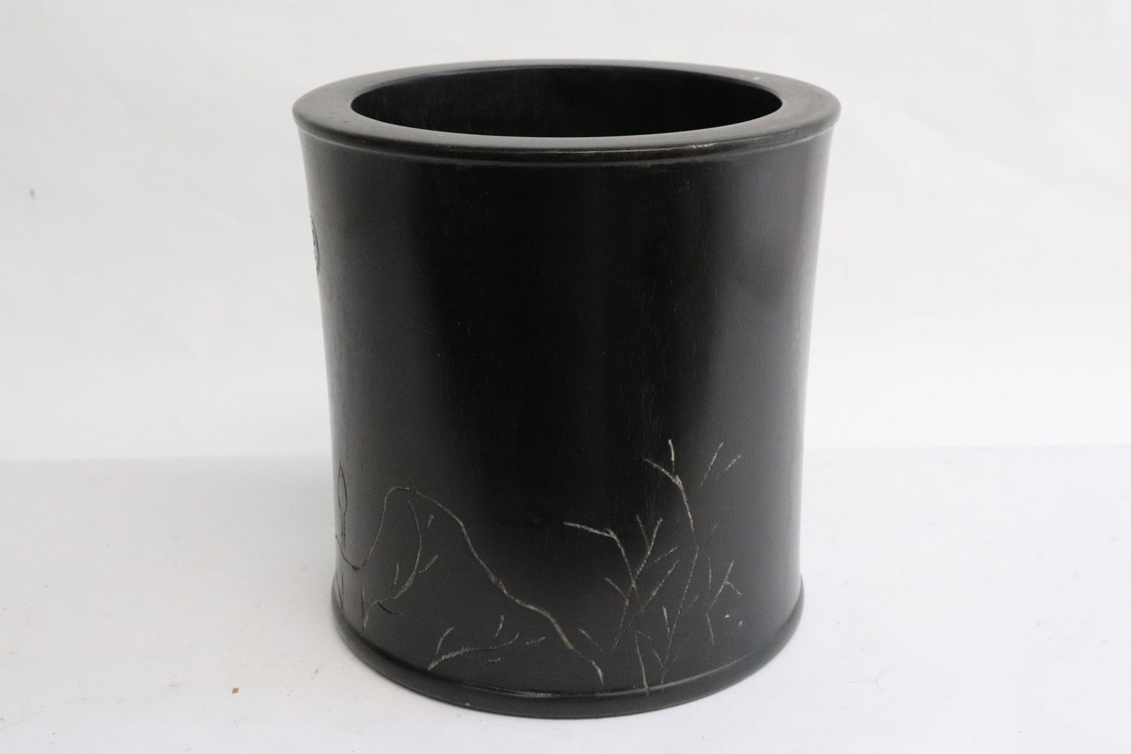 Fine Chinese rosewood carved brush holder: Fine Chinese rosewood carved brush holder, 6.85"x6.7"dia