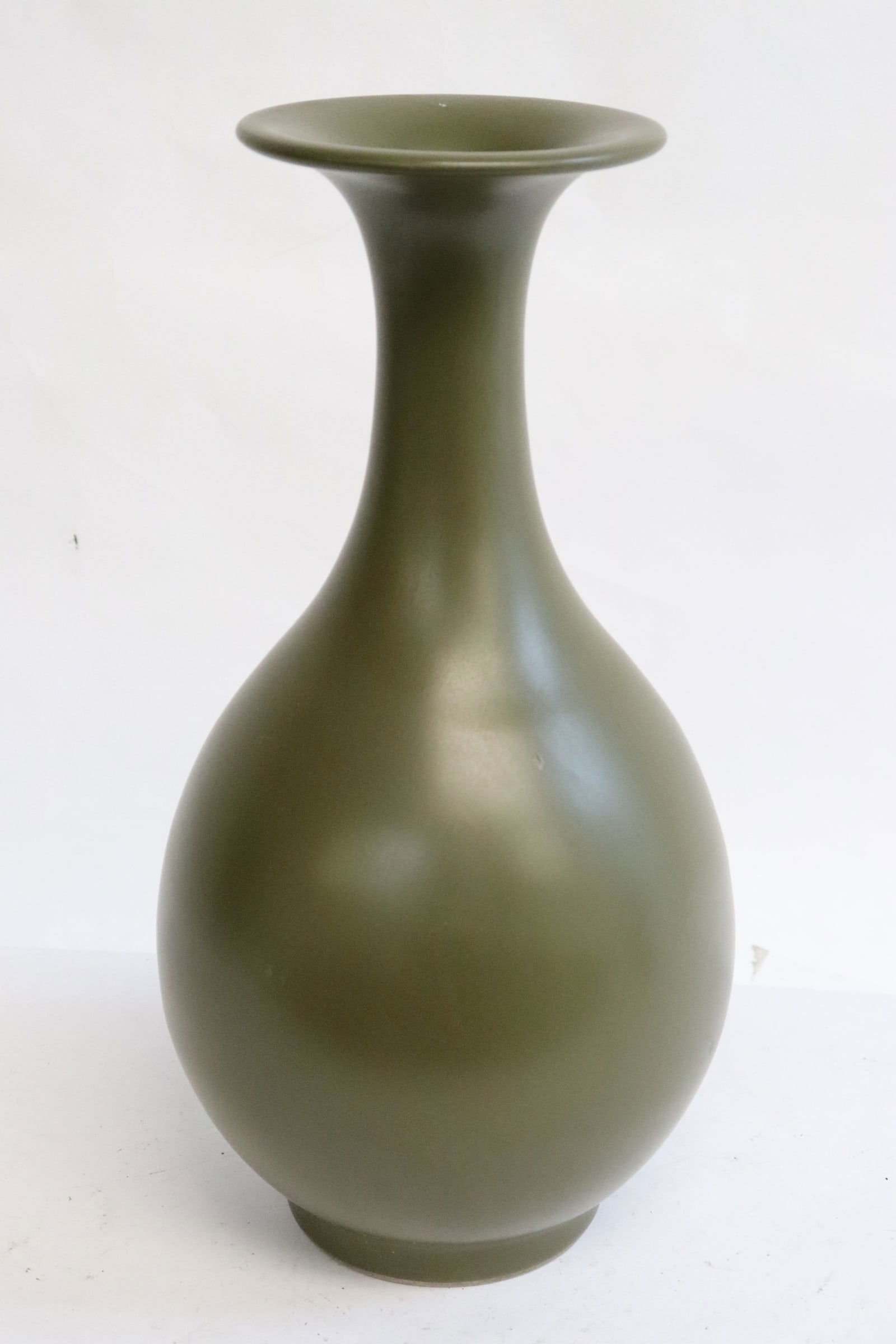 A tea glazed style bottle vase (1 of 8)
