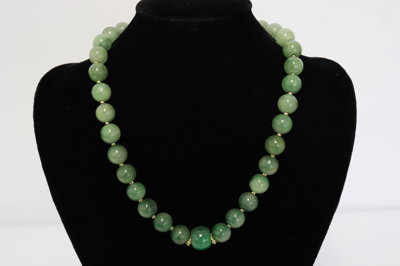 A jadeite like bead necklace w/ 14K ball clasp (1 of 6)