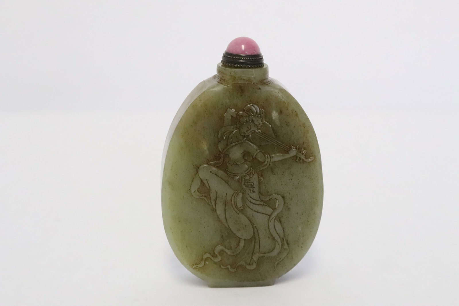 Fine celadon jade snuff bottle (1 of 7)