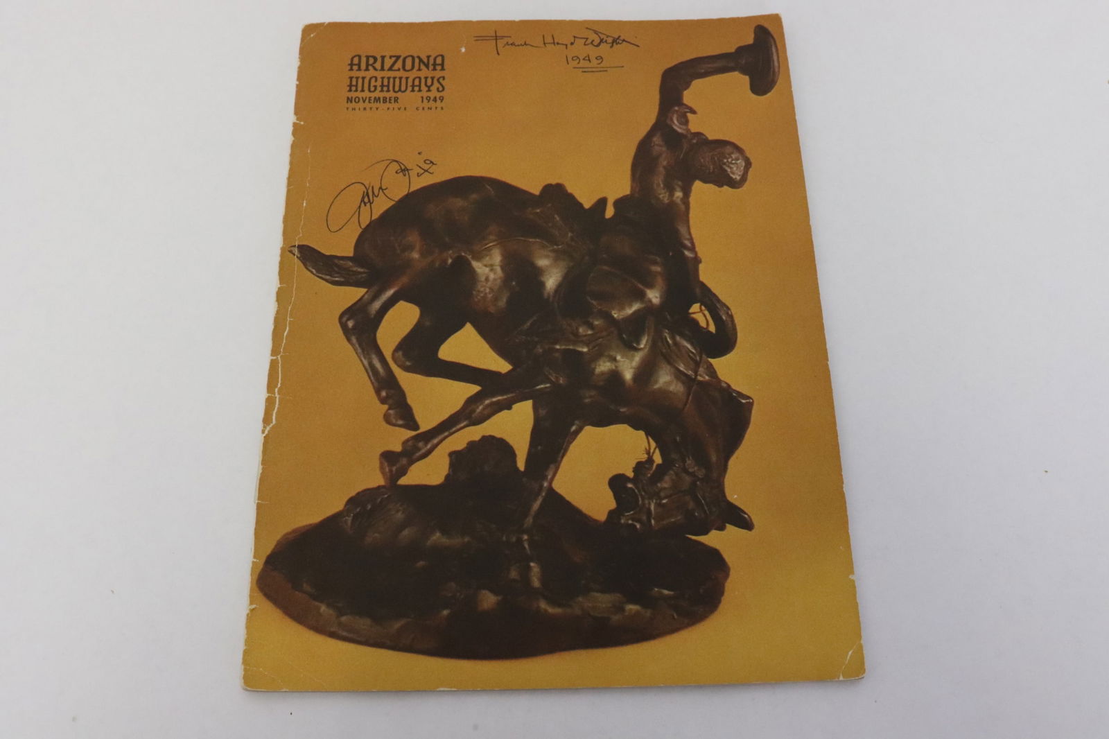 Frank Lloyd Wright signed magazine dated 1949 (1 of 12)