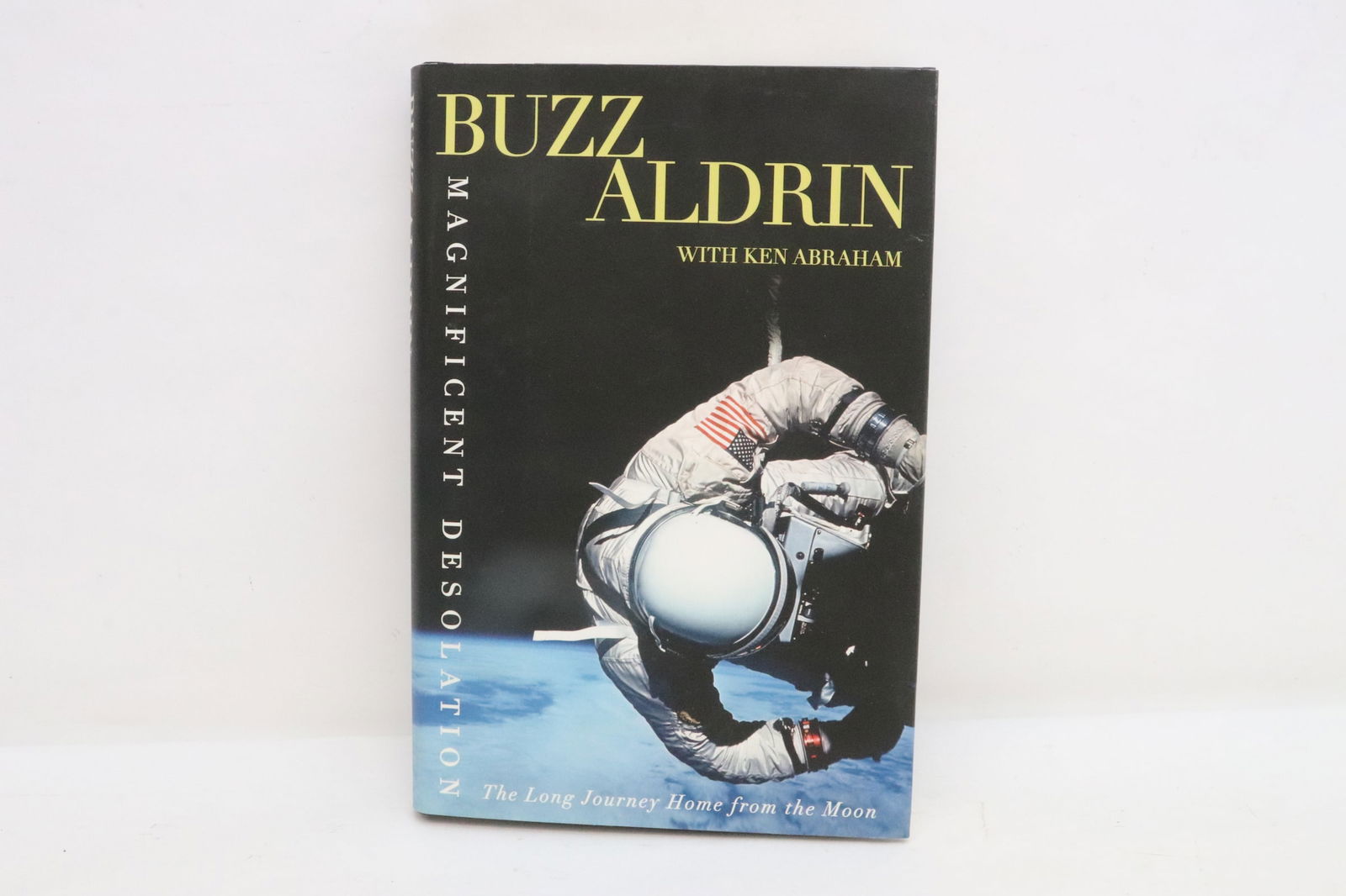 signed book "magnificent desolation" by Buzz Aldrin (1 of 5)