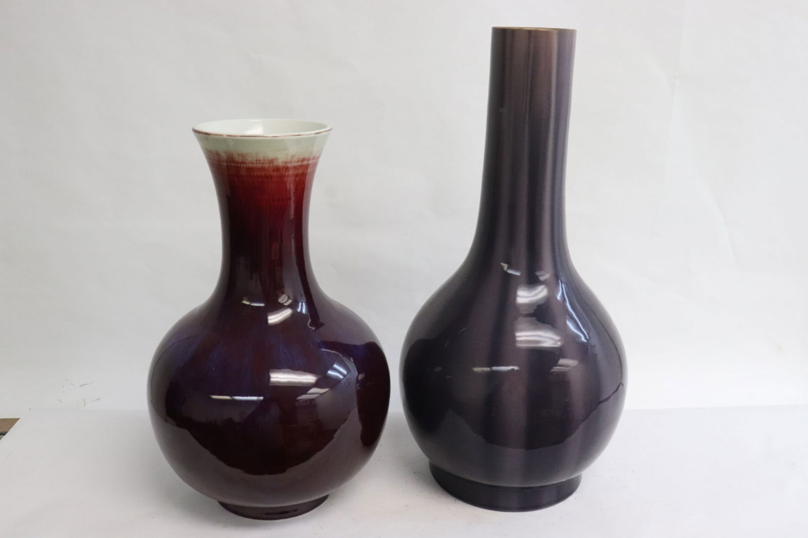 2 Chinese porcelain vases (1 of 11)