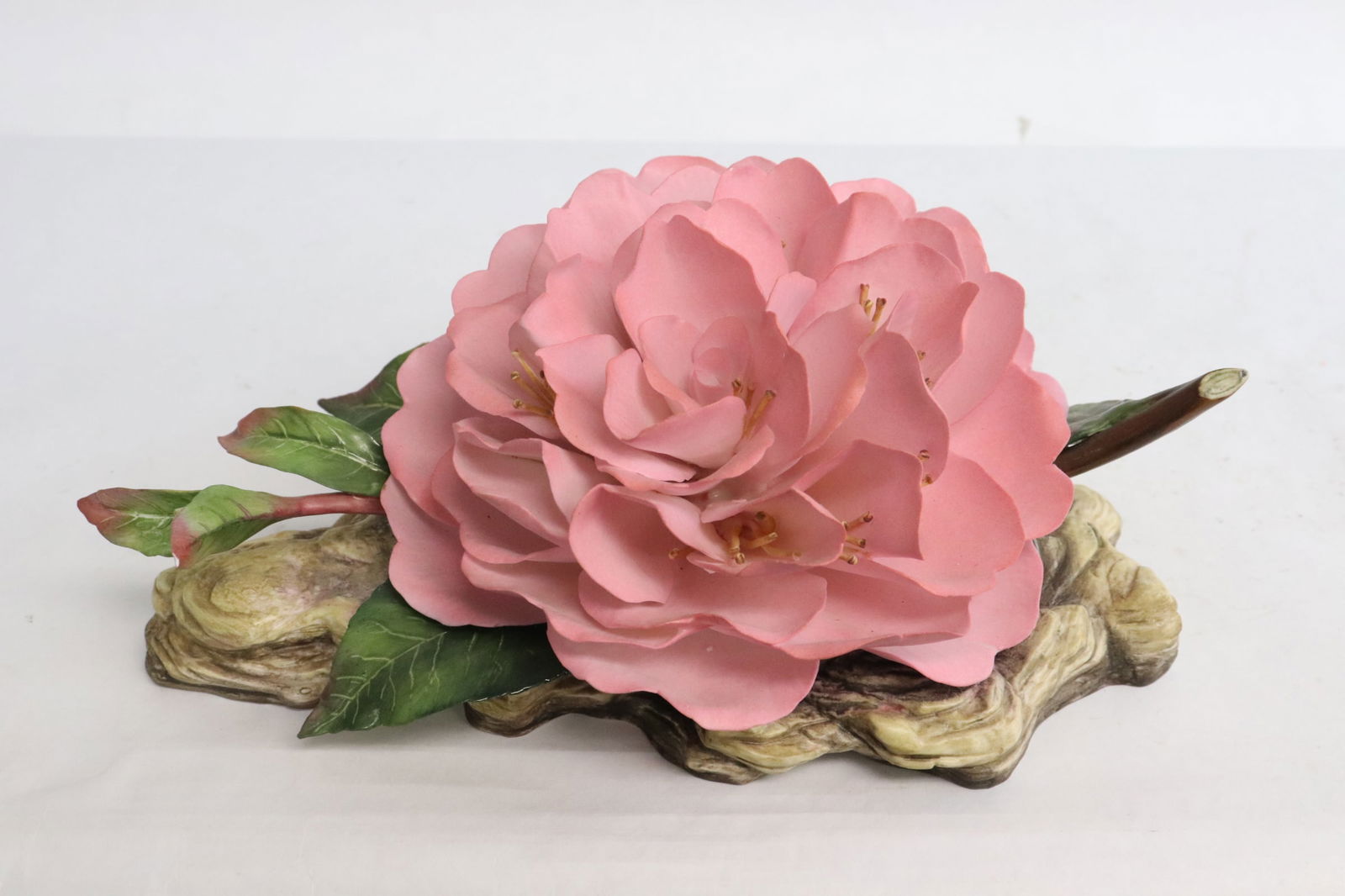 A bisque sculpture of flower by Boehm: A very beautiful bisque sculpture of flower by Boehm, 8.7"L