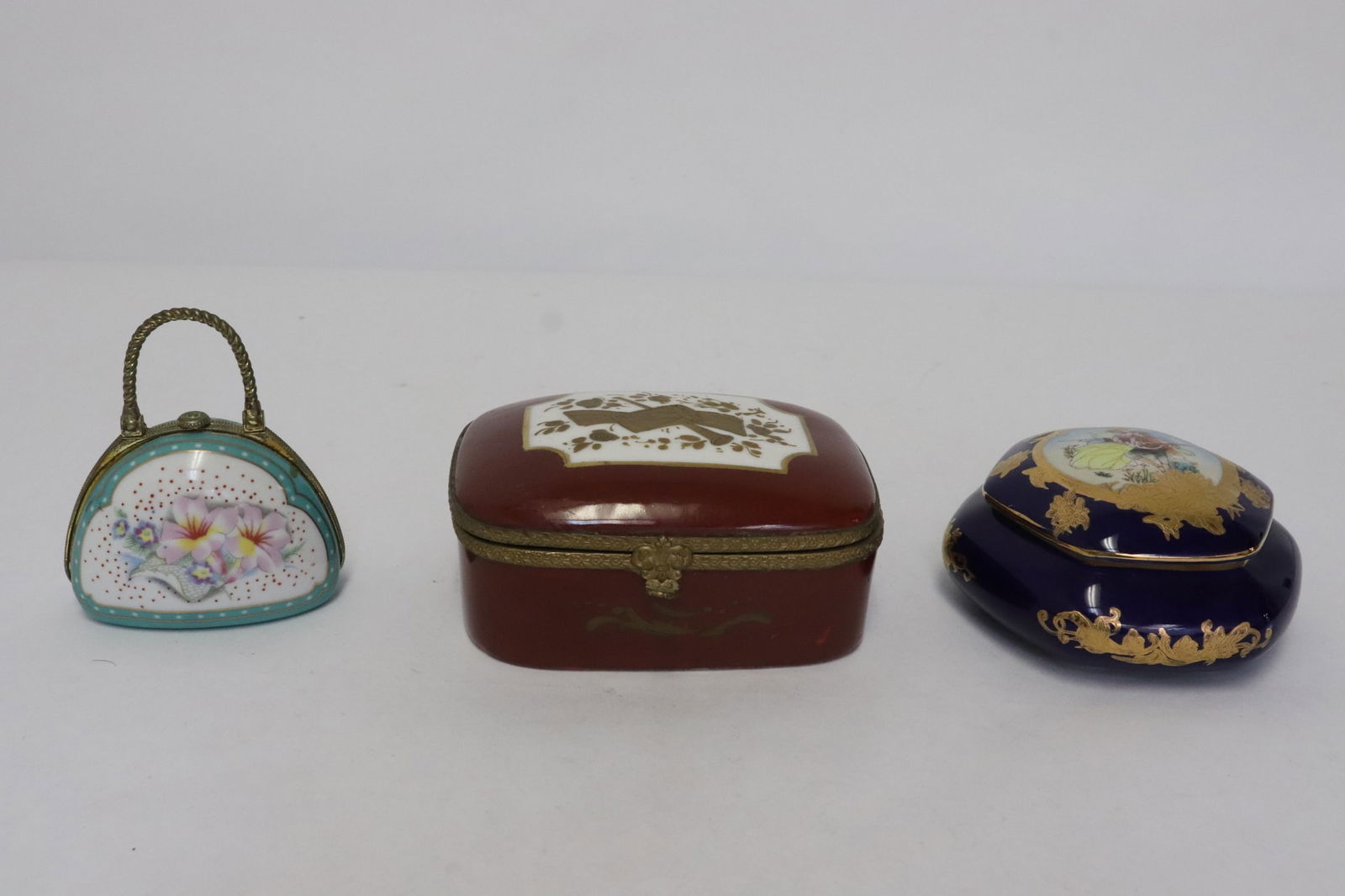3 fine porcelain boxes: 3 fine porcelain boxes, 3.45"x2.85"x1.6" - 2.2"x4.6"x3.5"