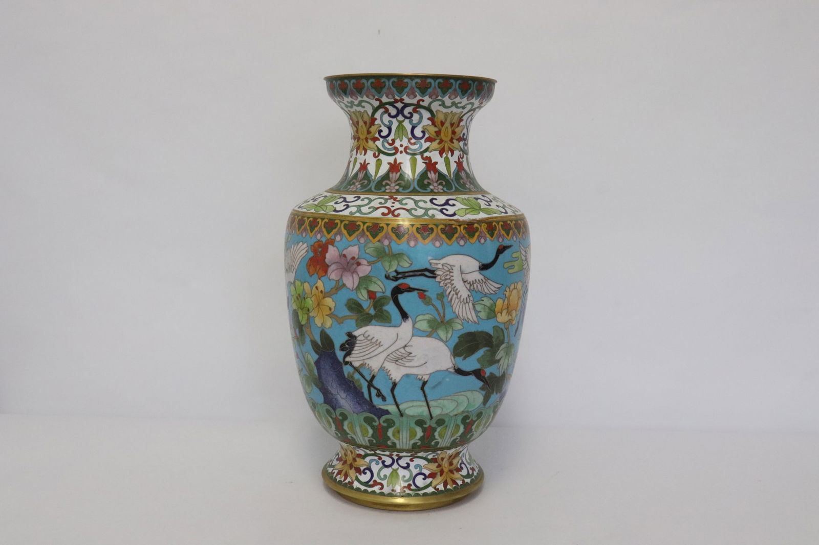 Fine large Chinese cloisonne jar (1 of 10)