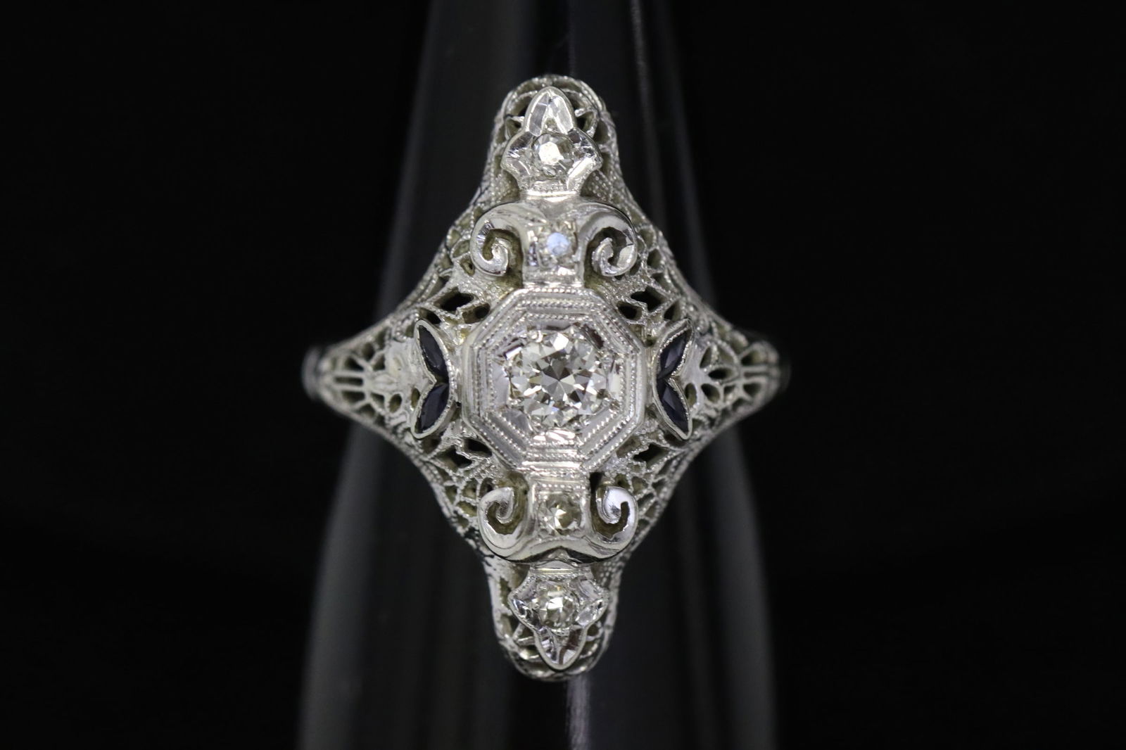 Art deco 18K W/G diamond ring (1 of 8)