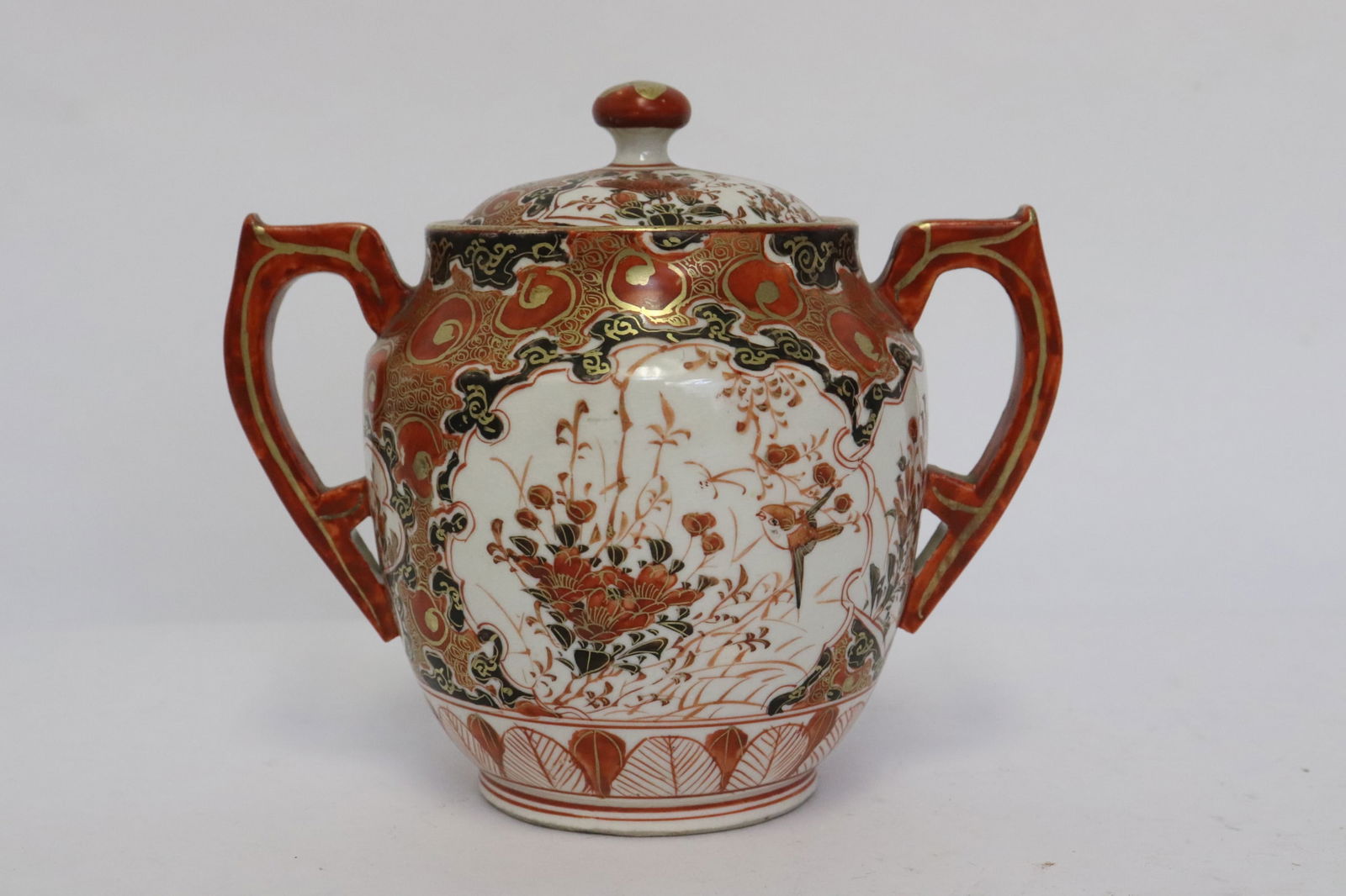 Fine Japanese antique kutani teapot: Fine Japanese antique kutani teapot, 5.1"x6"x4"