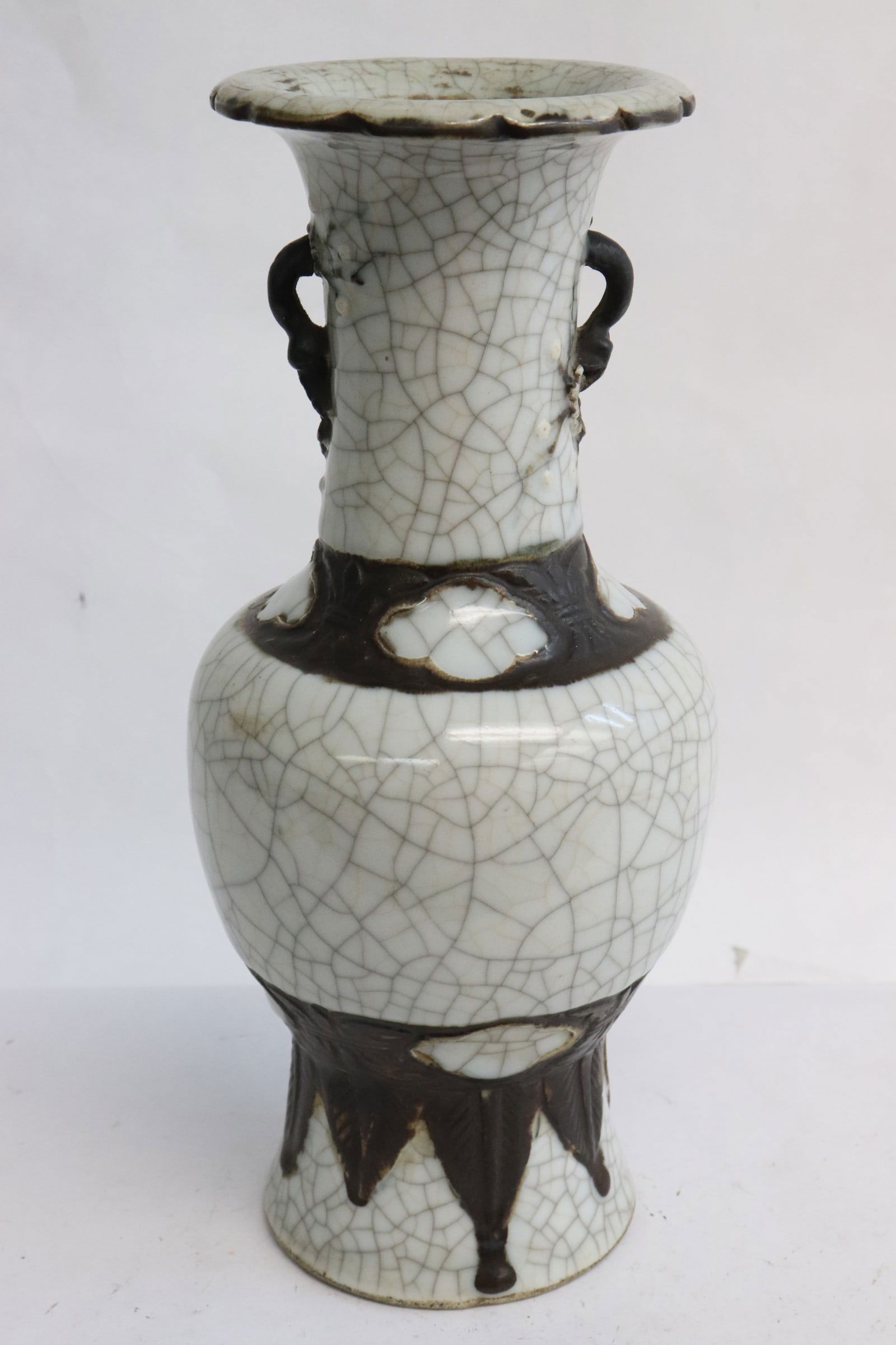 Chinese 19th century crackleware porcelain vase (1 of 8)
