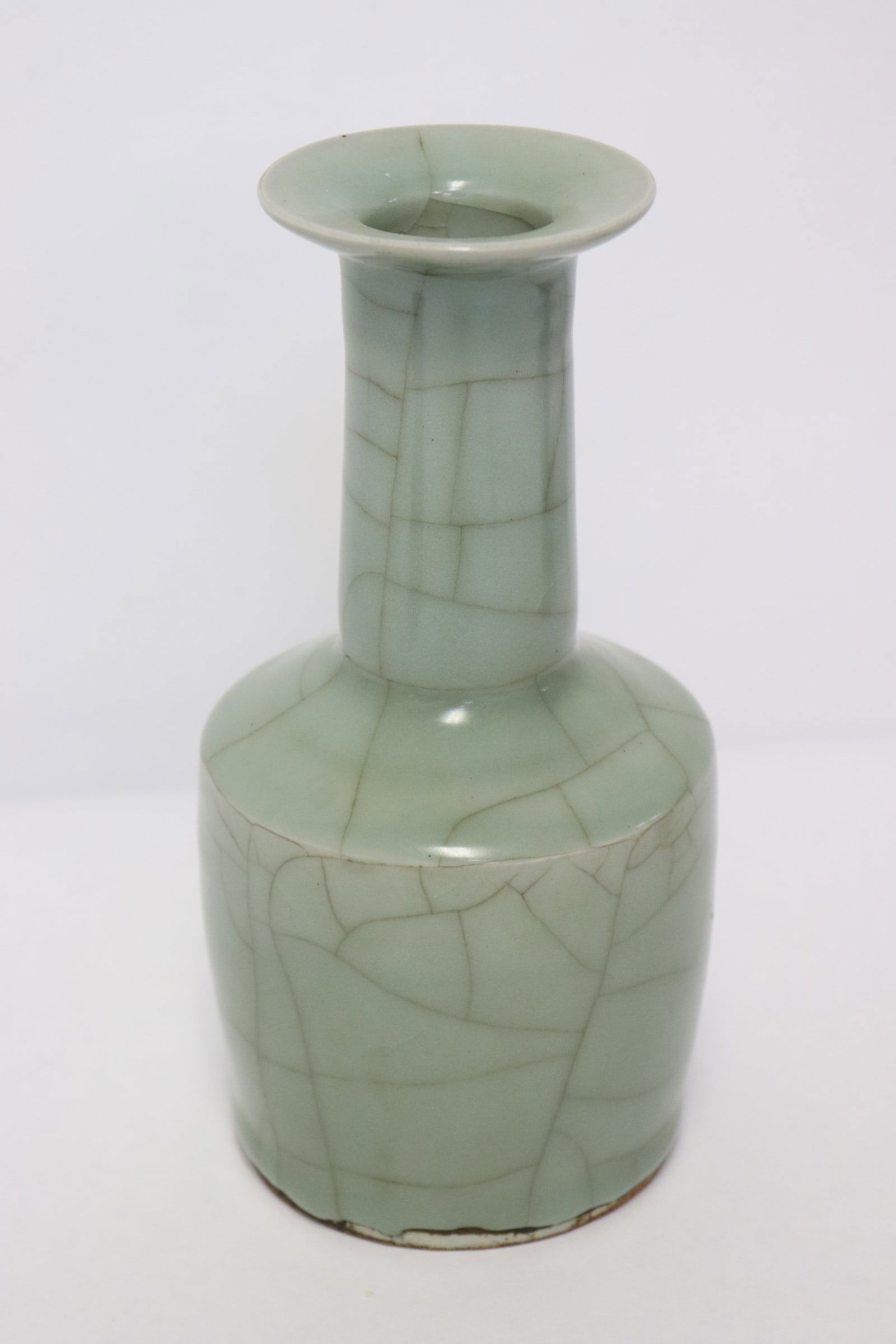 A Song style crackleware vase (1 of 8)