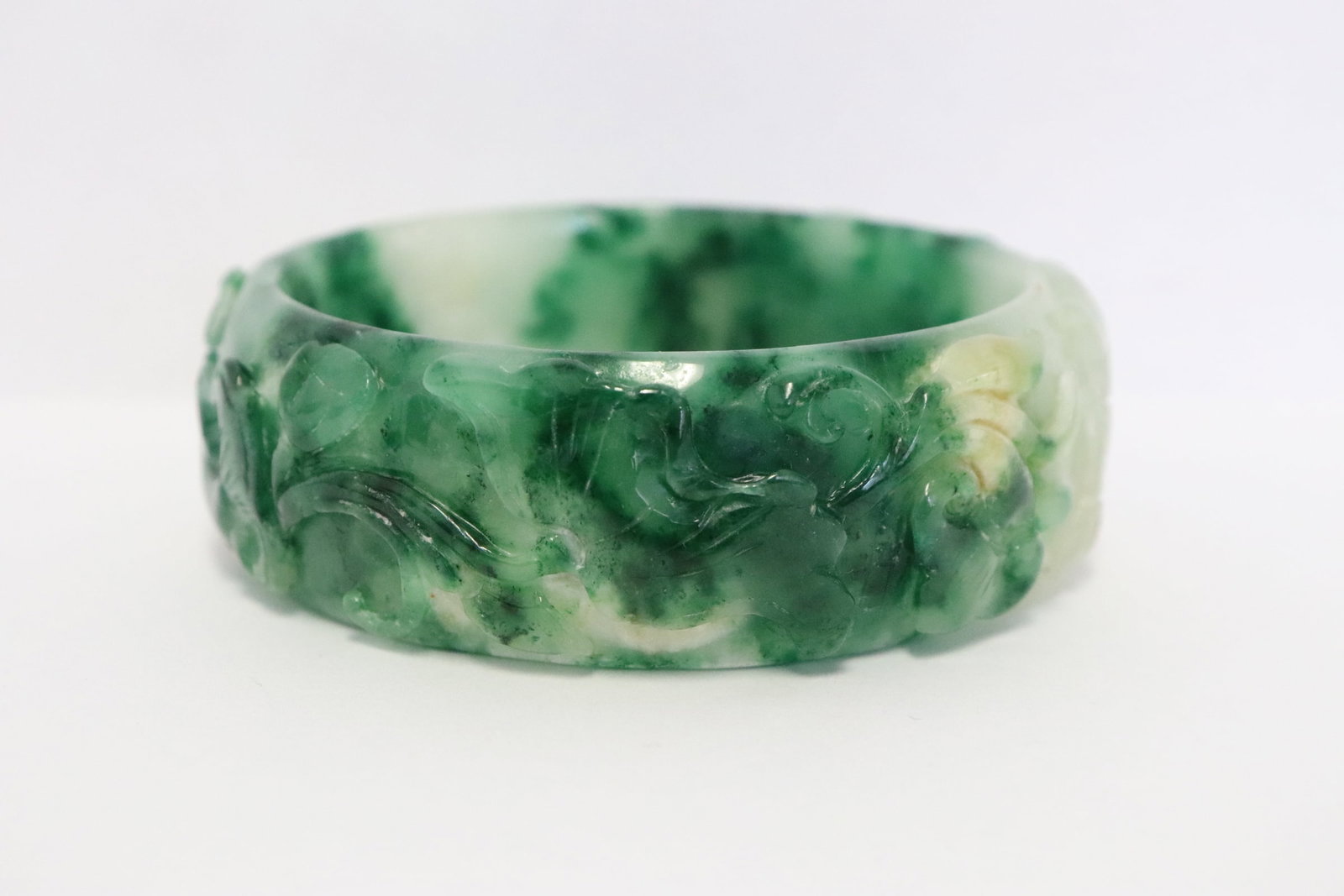 A fine carved jadeite bangle (1 of 9)