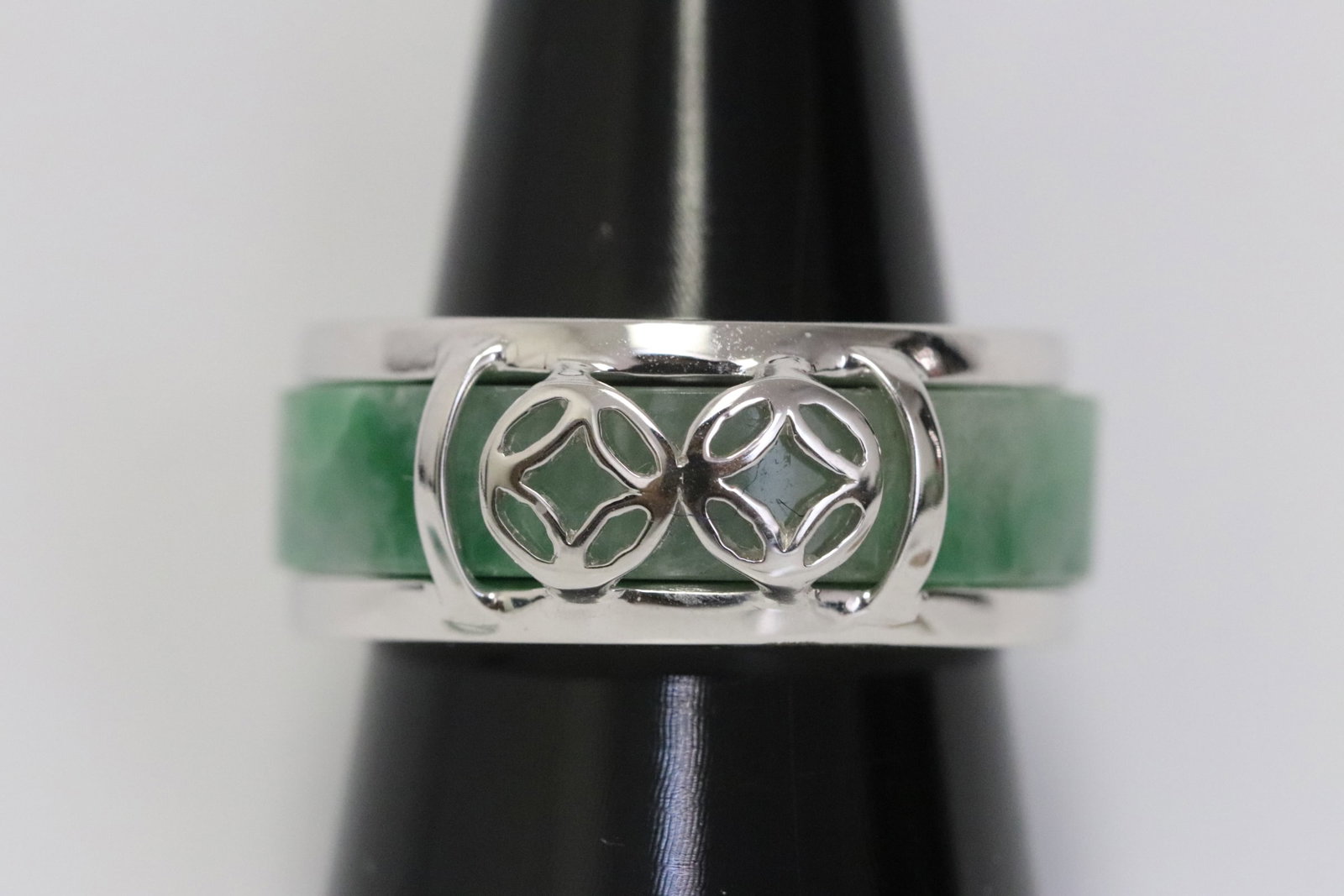 18K W/G jadeite diamond ring with GIA certificate (1 of 10)