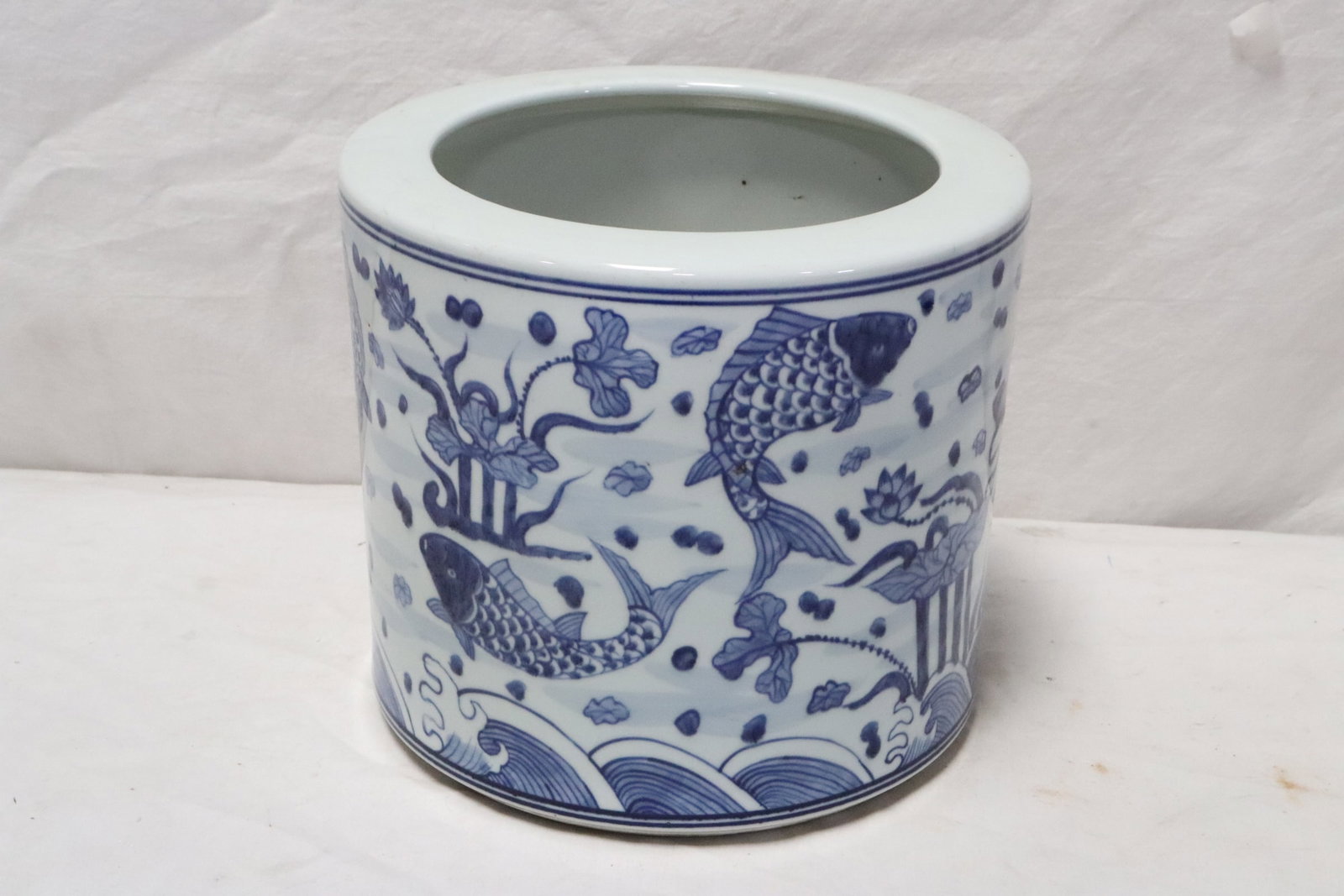 Large Chinese blue and white brush holder: Large Chinese blue and white brush holder, 8.2"x9.2"dia