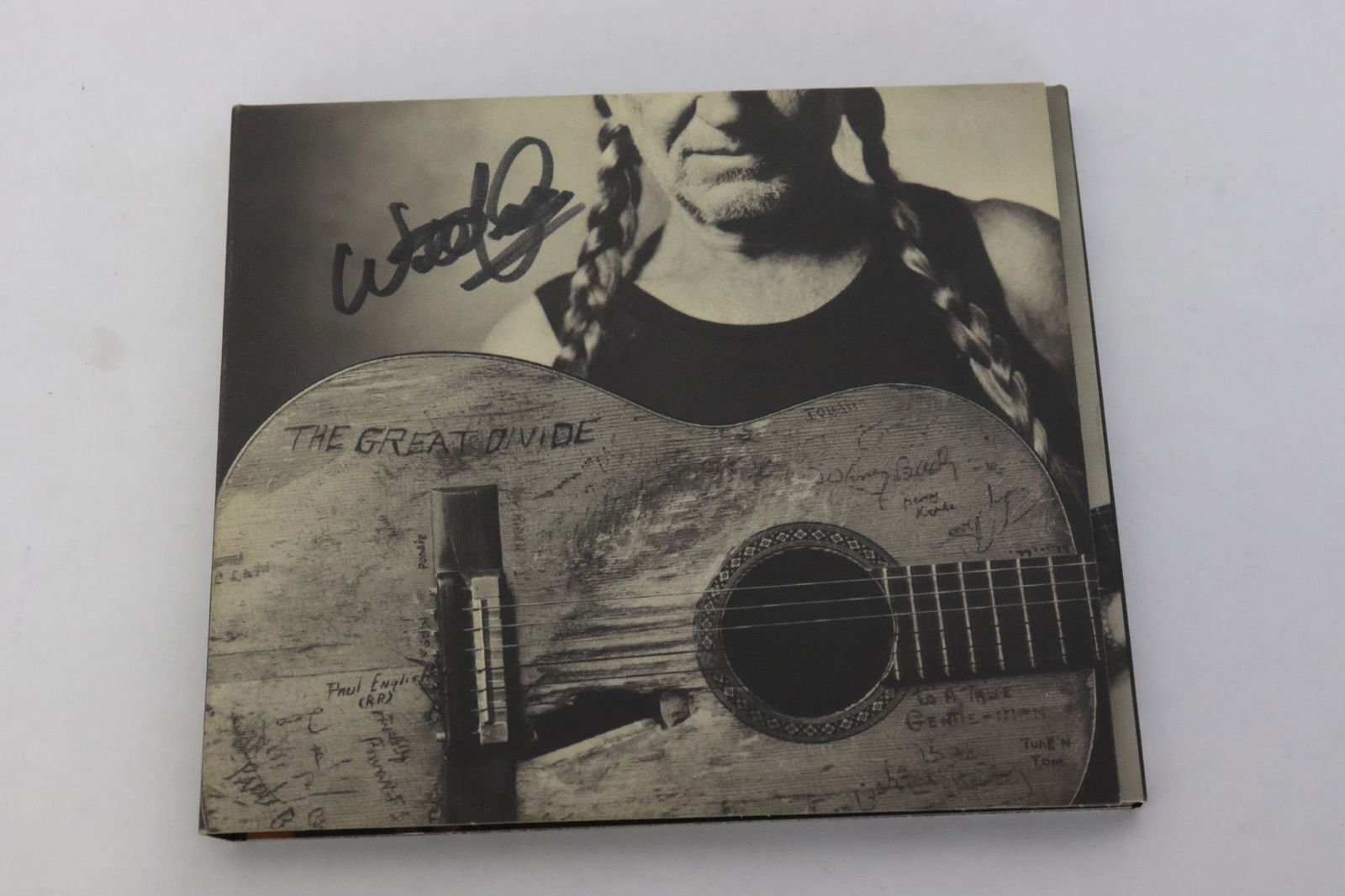 CD "the great divide" signed by Willie Nelson (1 of 5)
