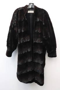 Very unusual beaver fur coat by Amen Wardy: Very unusual beaver fur coat by Amen Wardy in fine condition, 41.5"L, cross back (shoulder to shoulder): 15"L