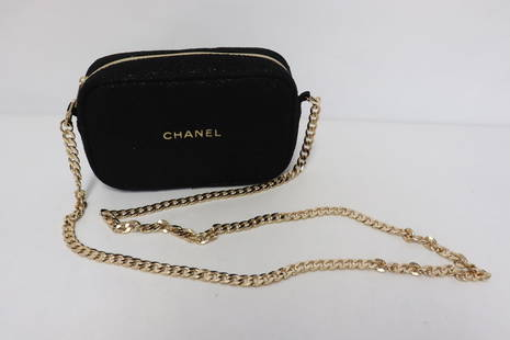 Chanel shoulder sling bag with 2 lipsticks: Chanel shoulder sling bag (2"x7.2"x4.6") with 2 lipsticks; one Chanel lipstick "rouge coco flash" (appear to be never used), and a Gucci lipstick appear to be very lightly used