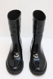 Pair Louis Vuitton drop flat half boot: Pair Louis Vuitton drop flat half boot in very fine condition, size 39