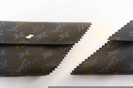 Louis Vuitton clutch in used condition: Louis Vuitton clutch in used condition, 0.8"x7.3"x4.5"