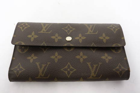 Louis Vuitton clutch in used condition: Louis Vuitton clutch in used condition, 0.8"x7.3"x4.5"