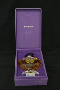 Shalimar perfume with bottle in box: Shalimar perfume with bottle (4.1"x2.75"x1.2") in original presentation box