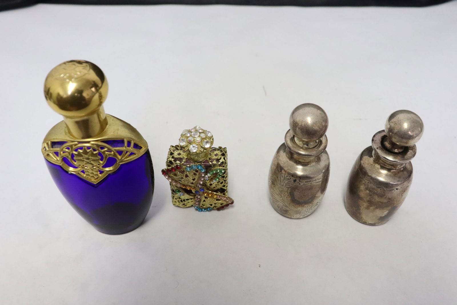 4 vintage perfume bottles (1 of 10)