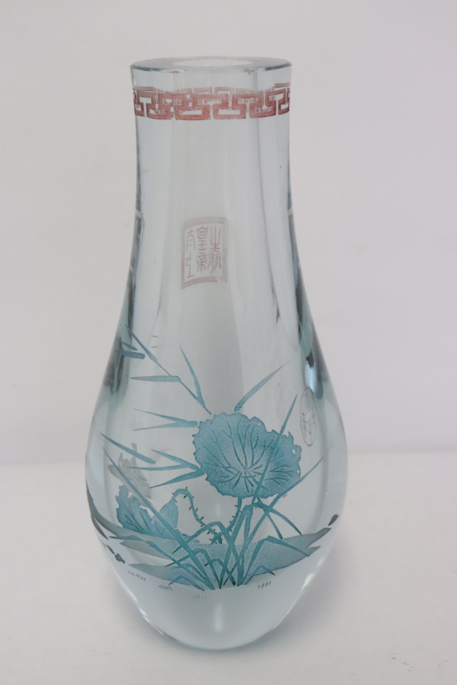 Baccarat etched glass vase: Baccarat etched glass vase, 9"x4.2"dia