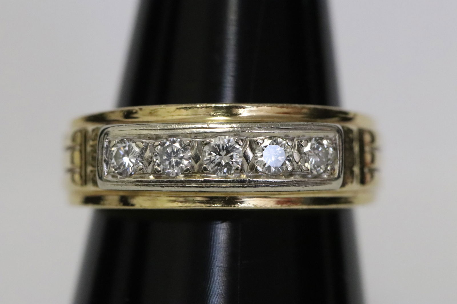 A 14K Y/G diamond ring (1 of 10)