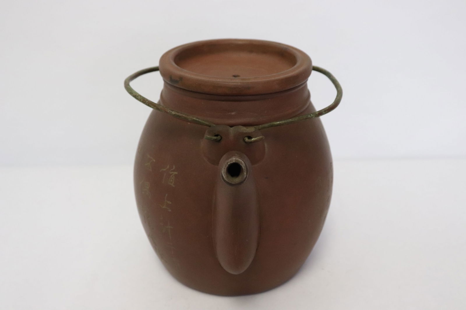 A large vintage Chinese Yixing teapot dated 1947 (1 of 9)