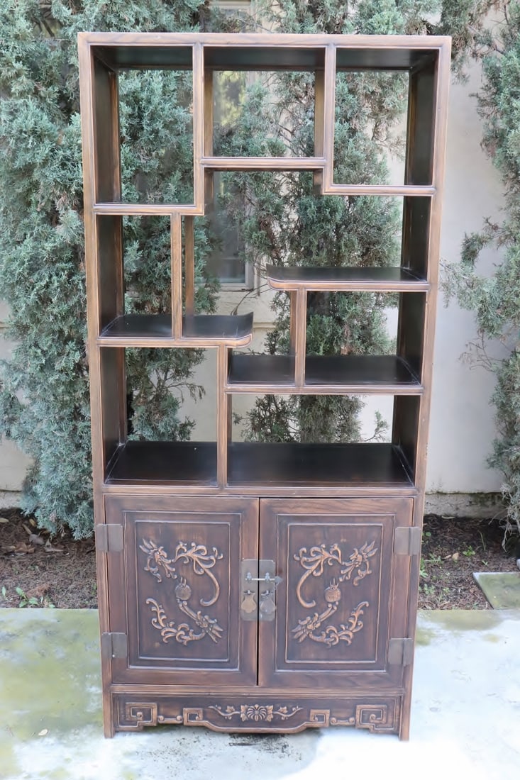 Fine Chinese rosewood display shelf (1 of 10)